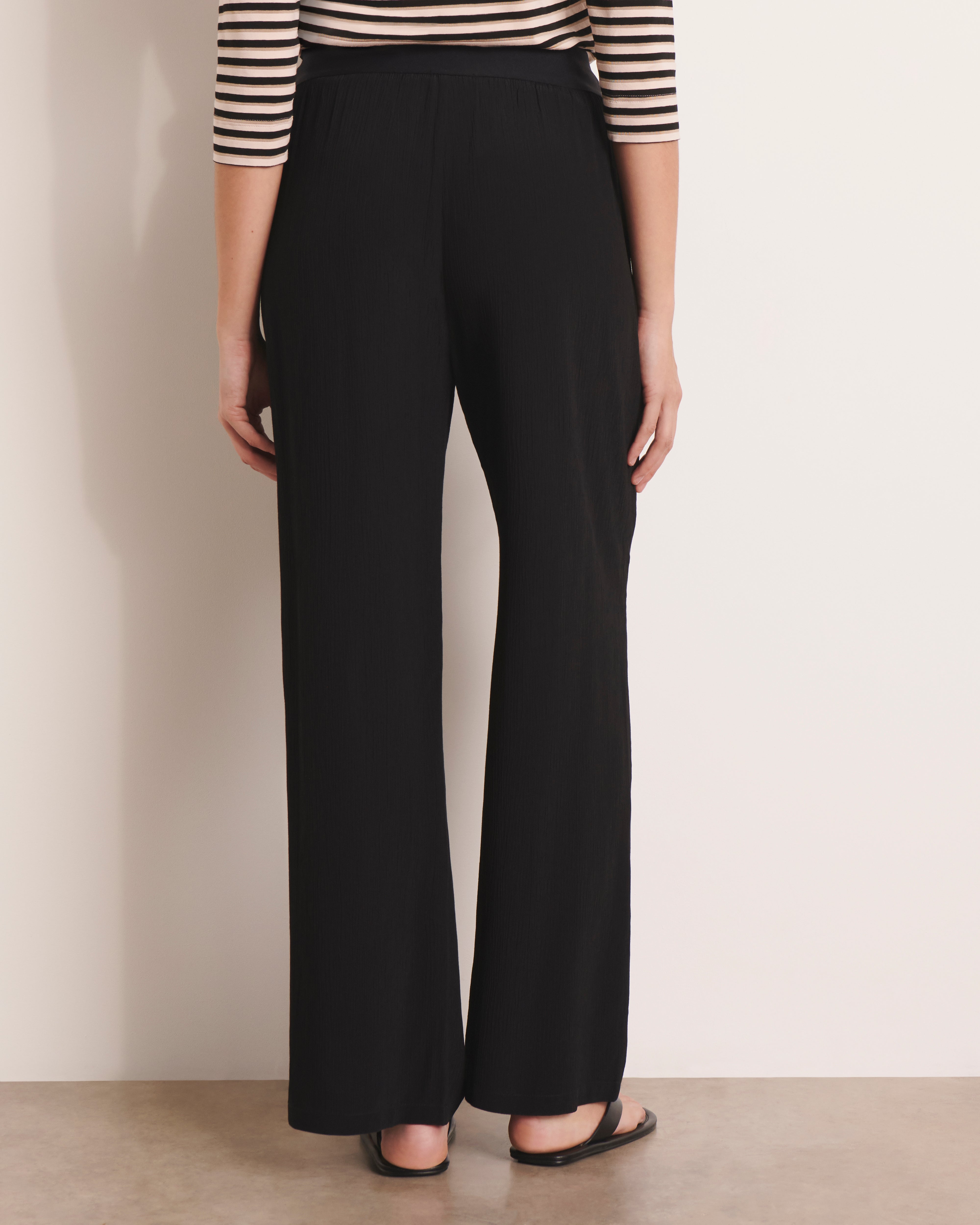 pantalon large et droit en viscose crinckle noir