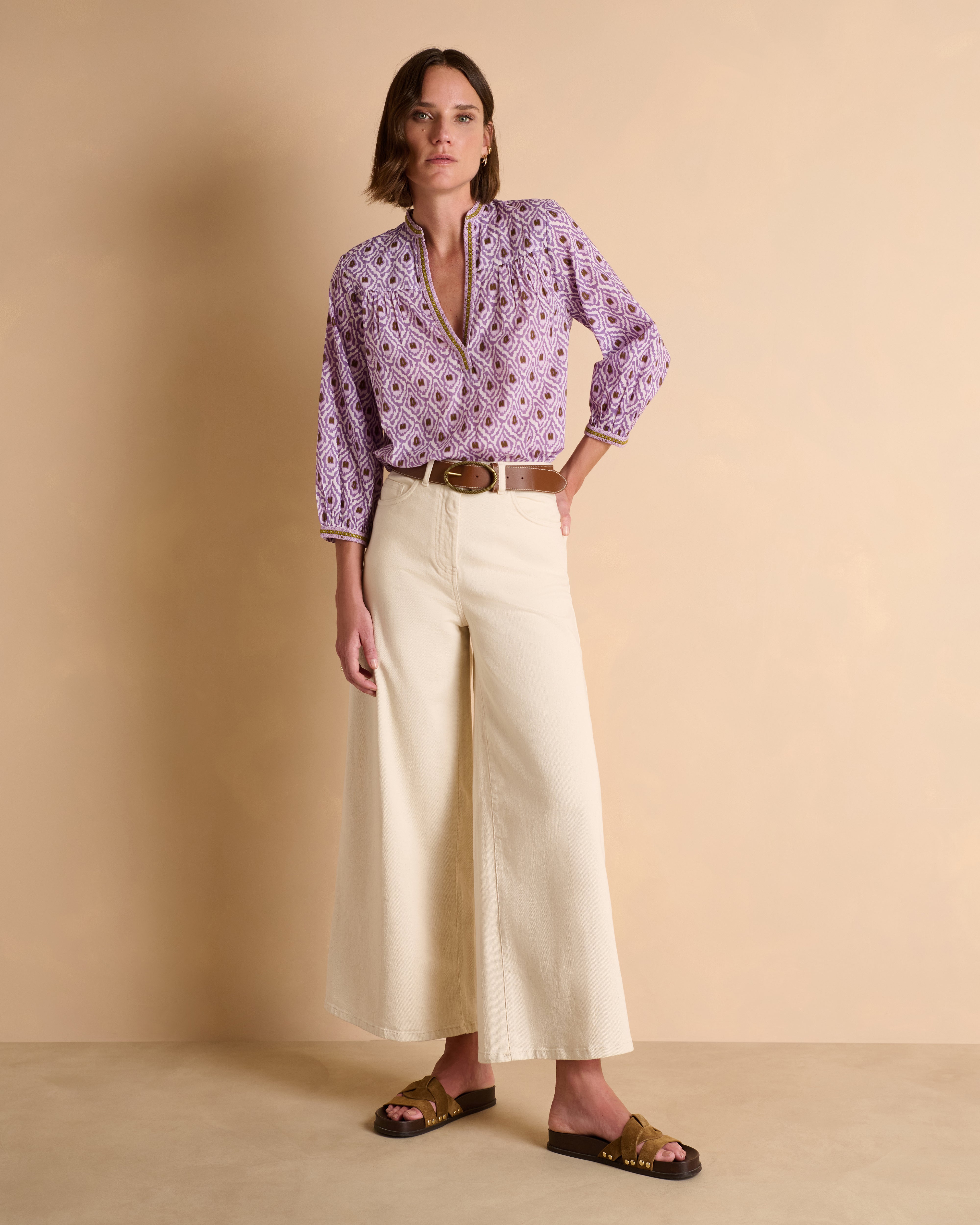Jeans large 7/8e beige en sergé de coton stretch