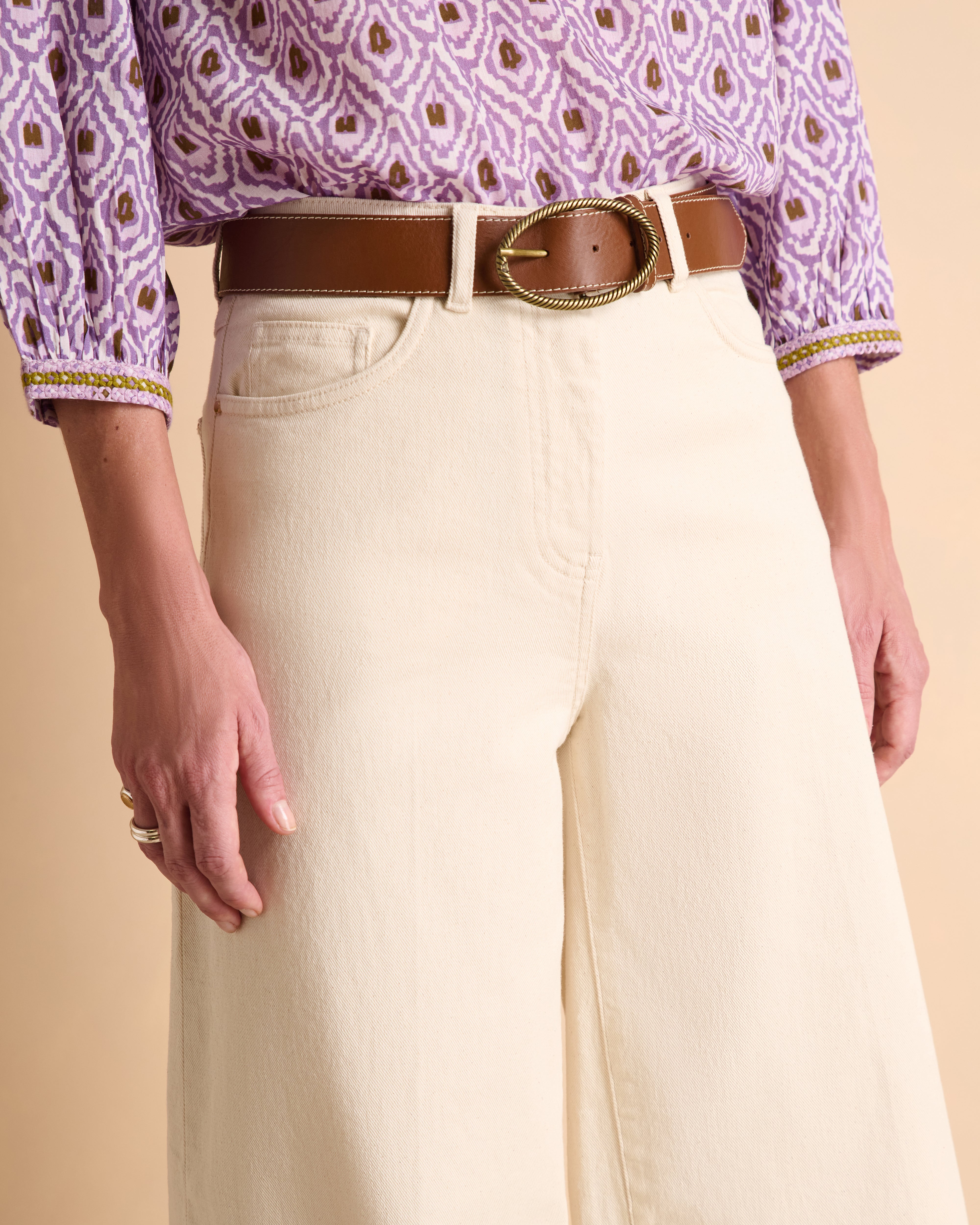 Jeans large 7/8e beige en sergé de coton stretch