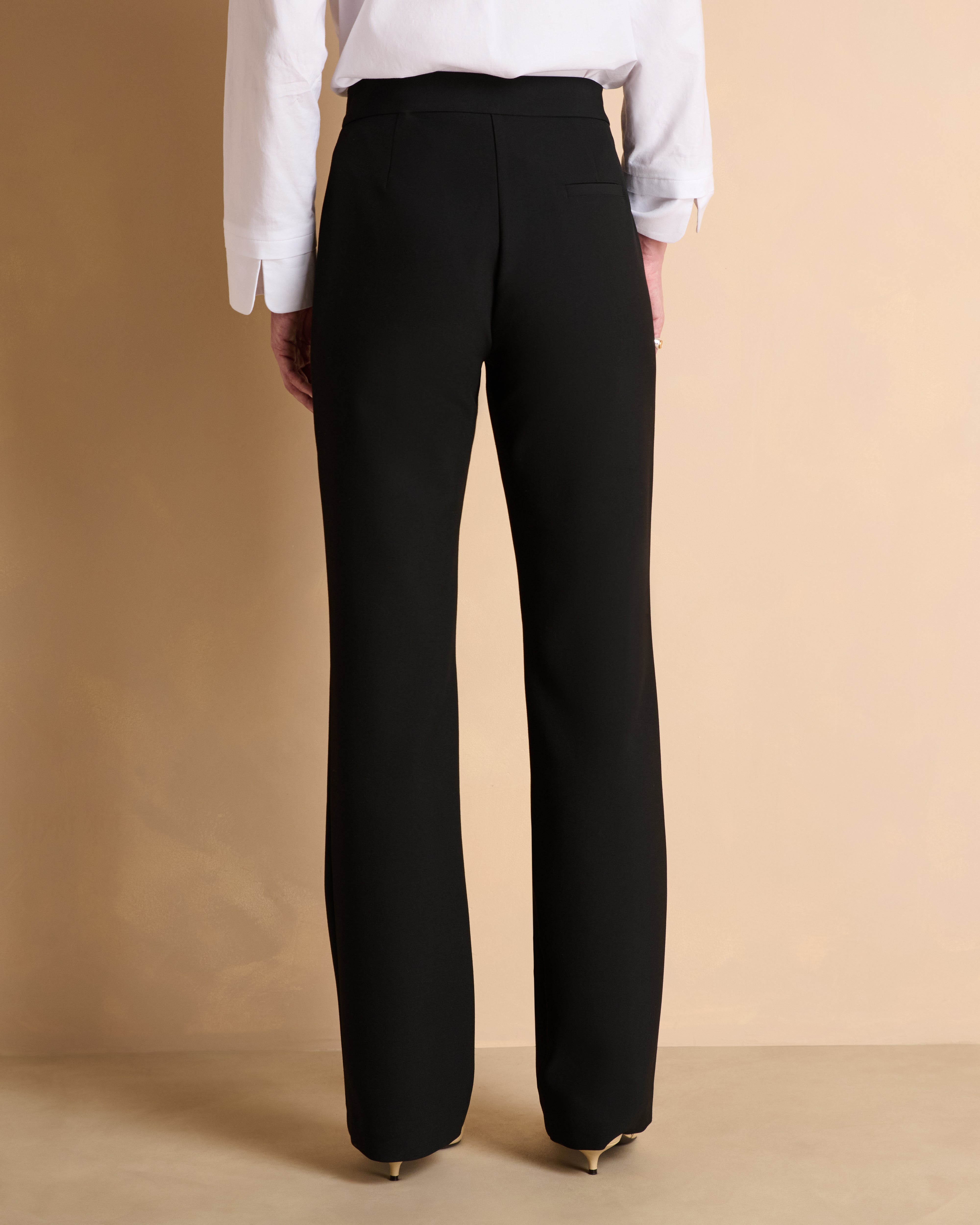 Pantalon noir large et droit nervuré en tissu stretch