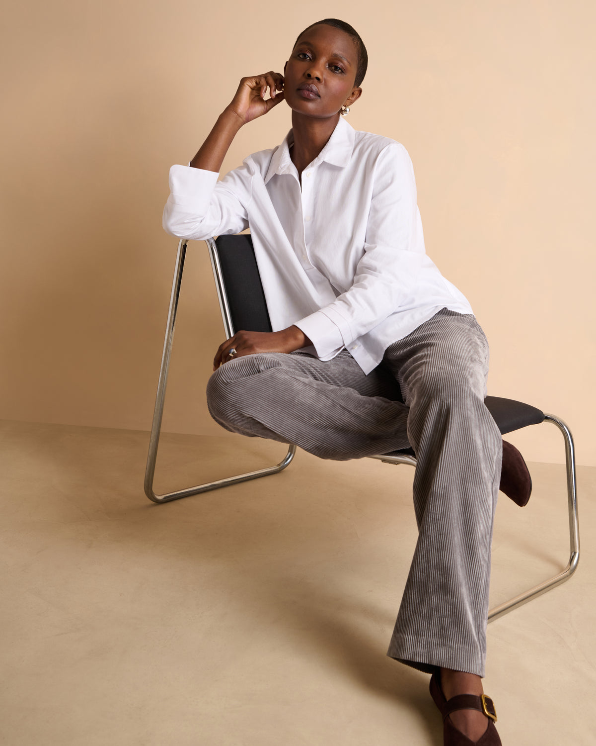 Pantalon gris droit ceinture élastiquée en velours