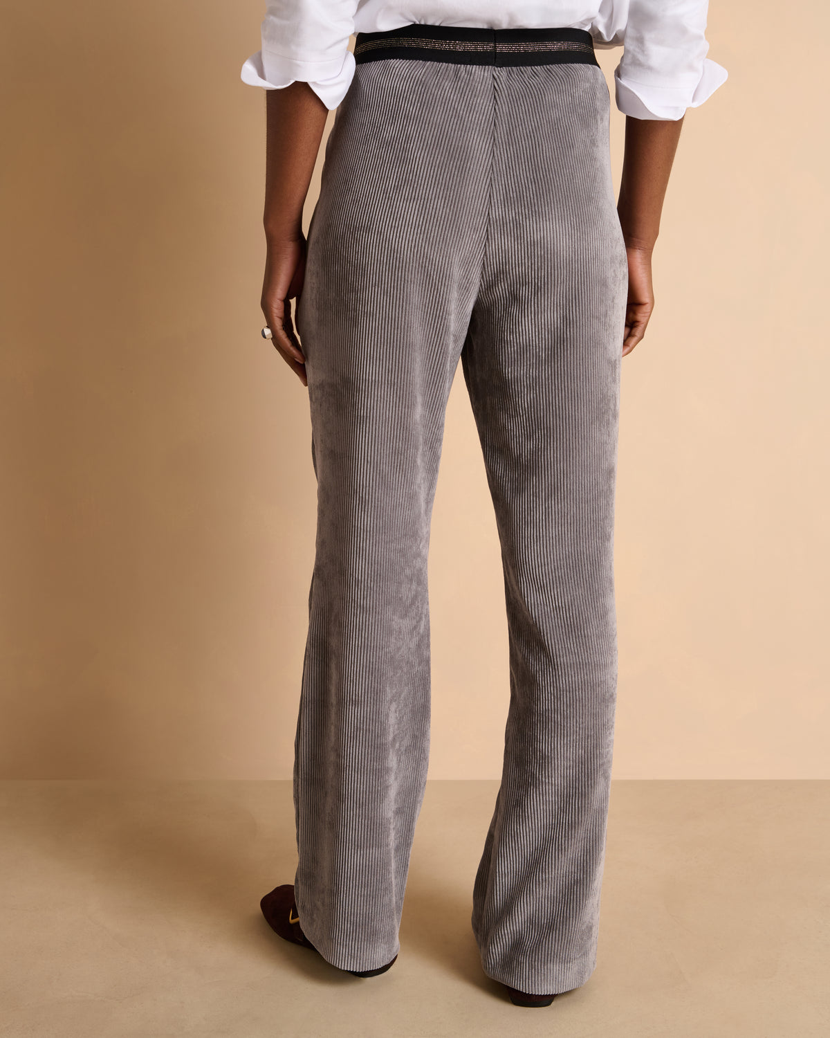 Pantalon gris droit ceinture élastiquée en velours