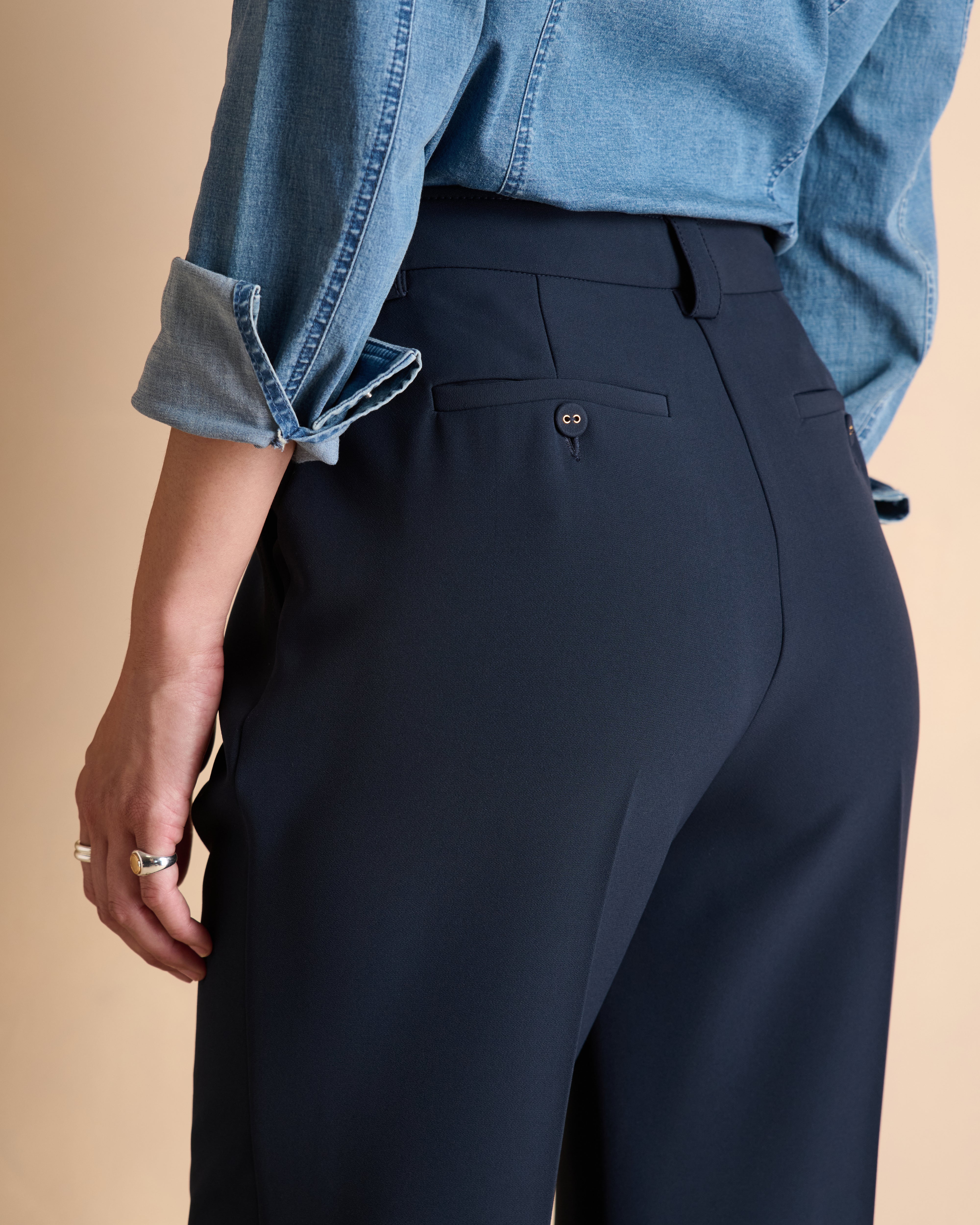 Pantalon bleu marine droit et large en polyester stretch
