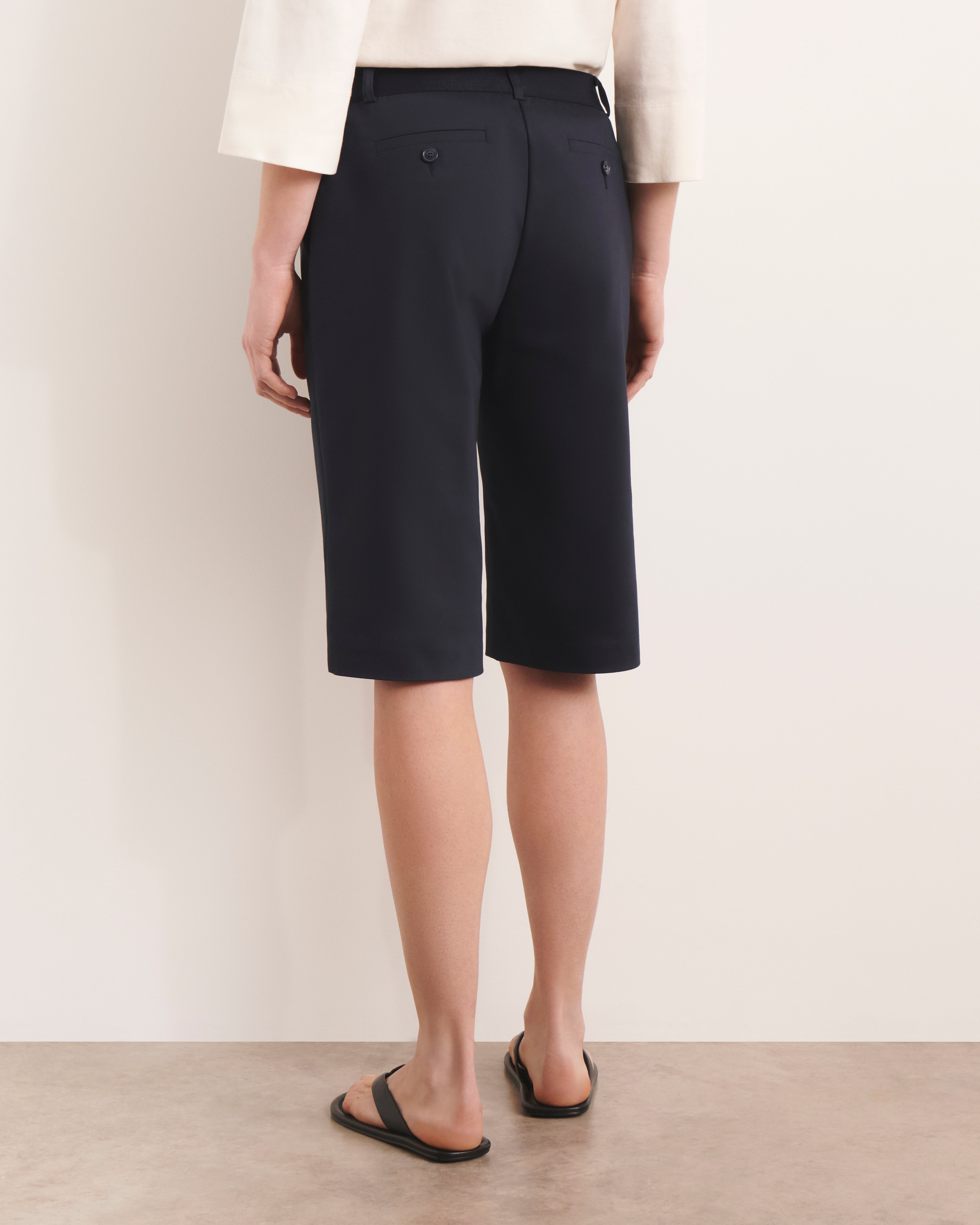 bermuda en satin de coton stretch bleu marine