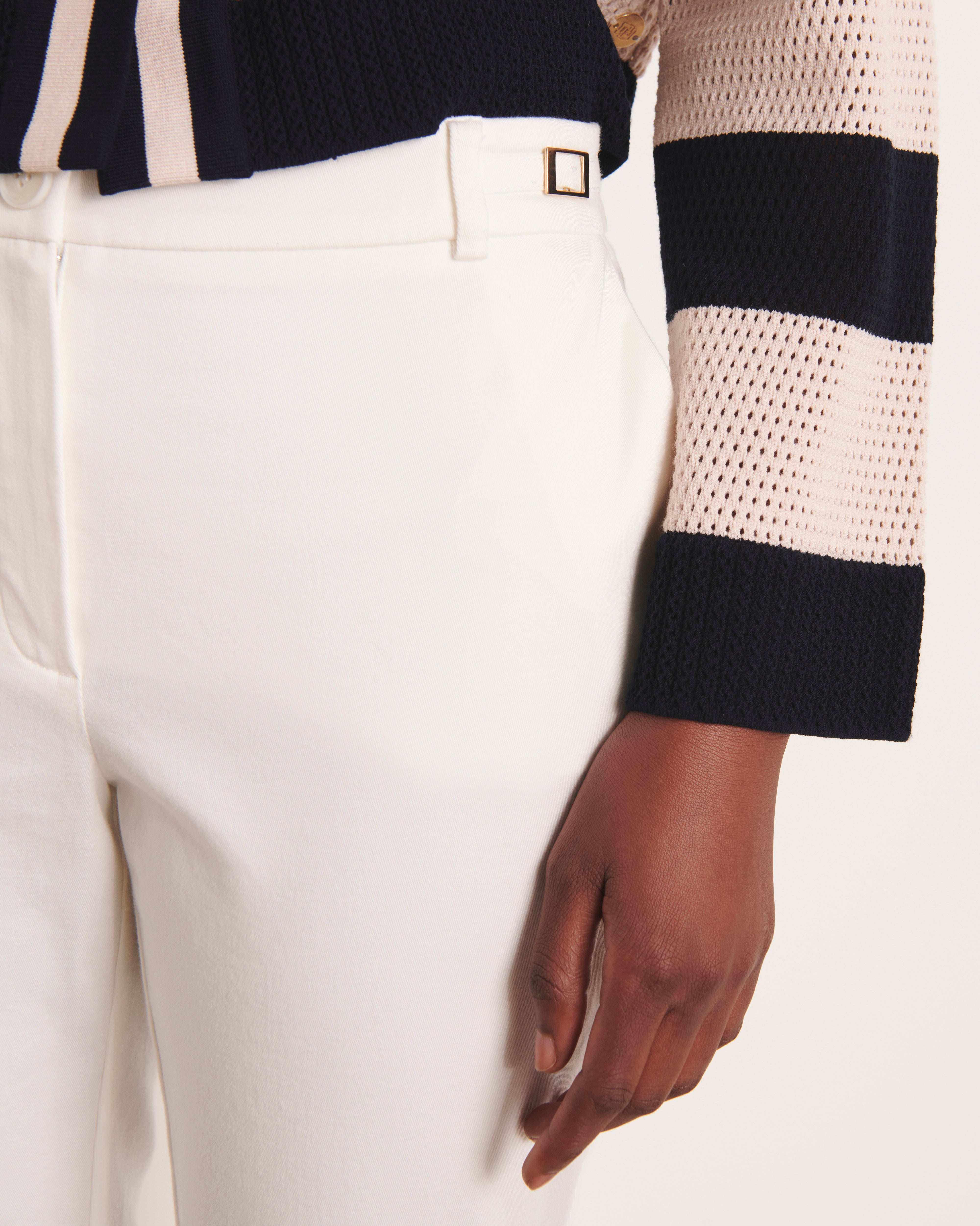pantalon blanc droit en coton stretch dos élastiquée
