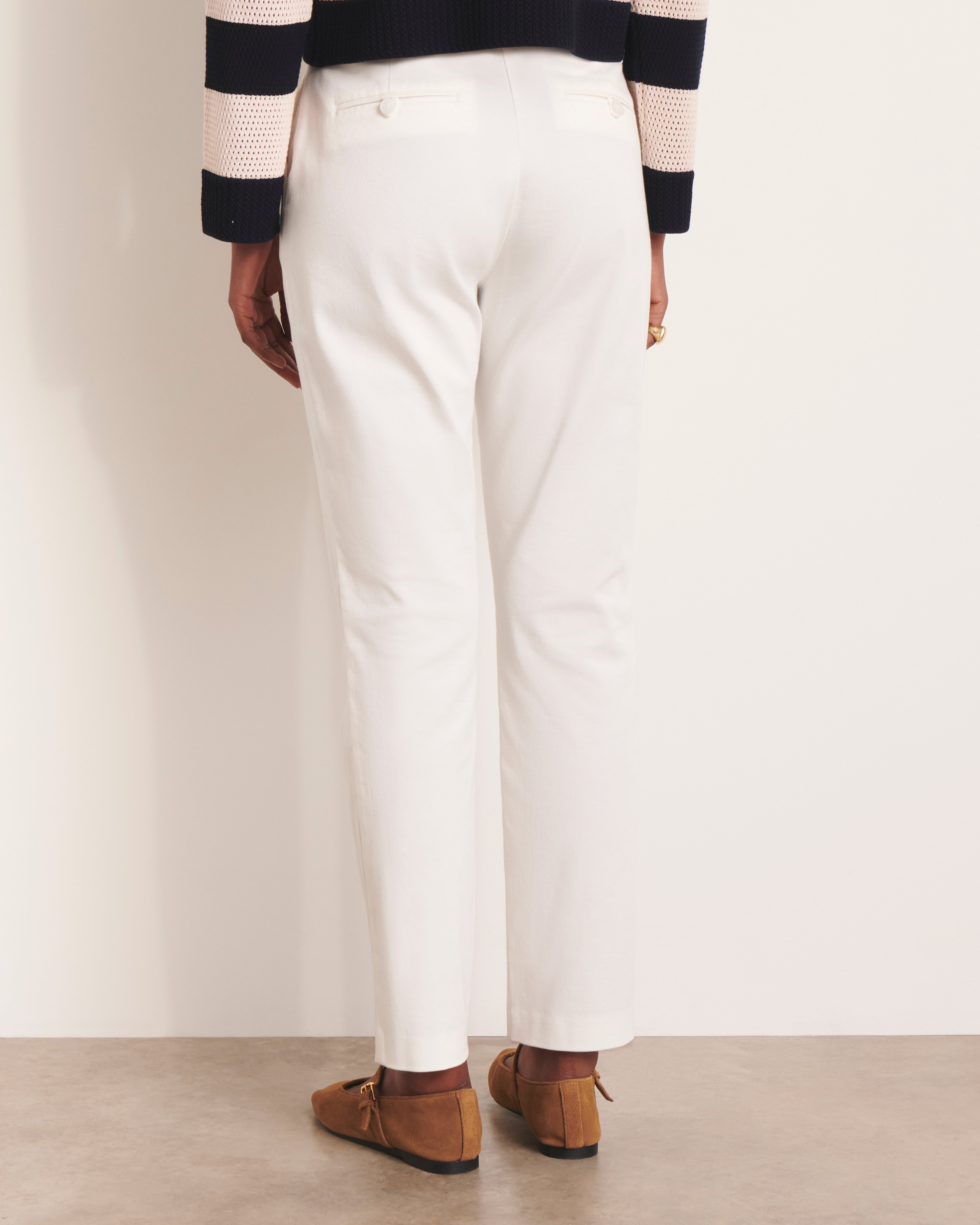 pantalon blanc droit en coton stretch dos élastiquée