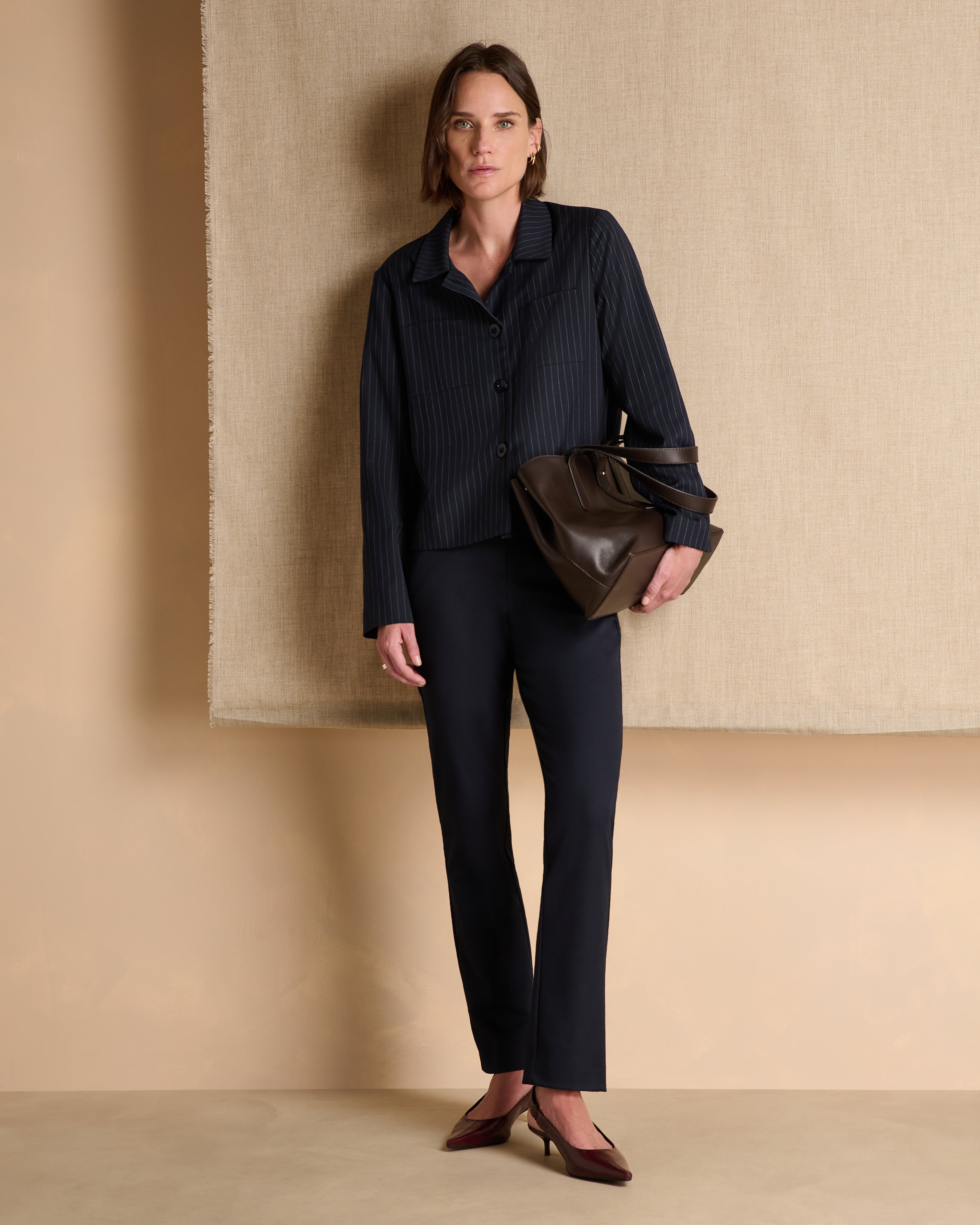 Pantalon bleu marine droit ceinture élastiquée en tissu stretch