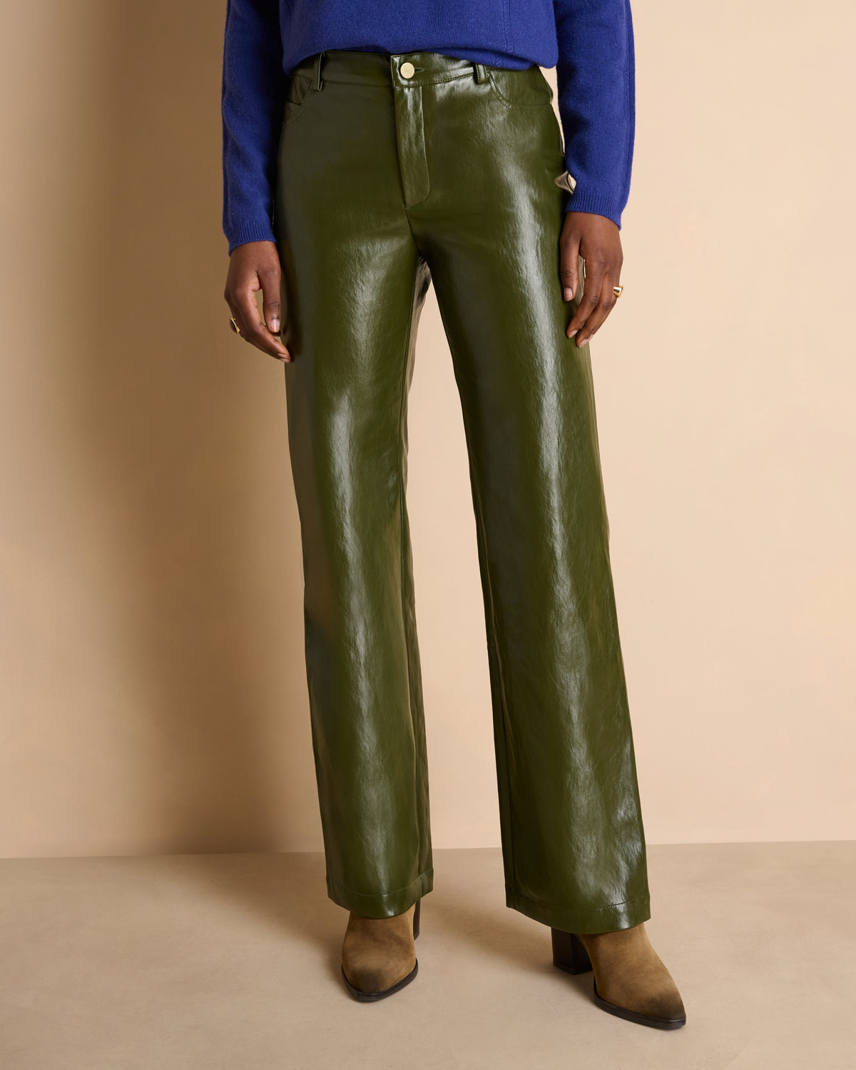 Pantalon vert droit et large en faux cuir stretch