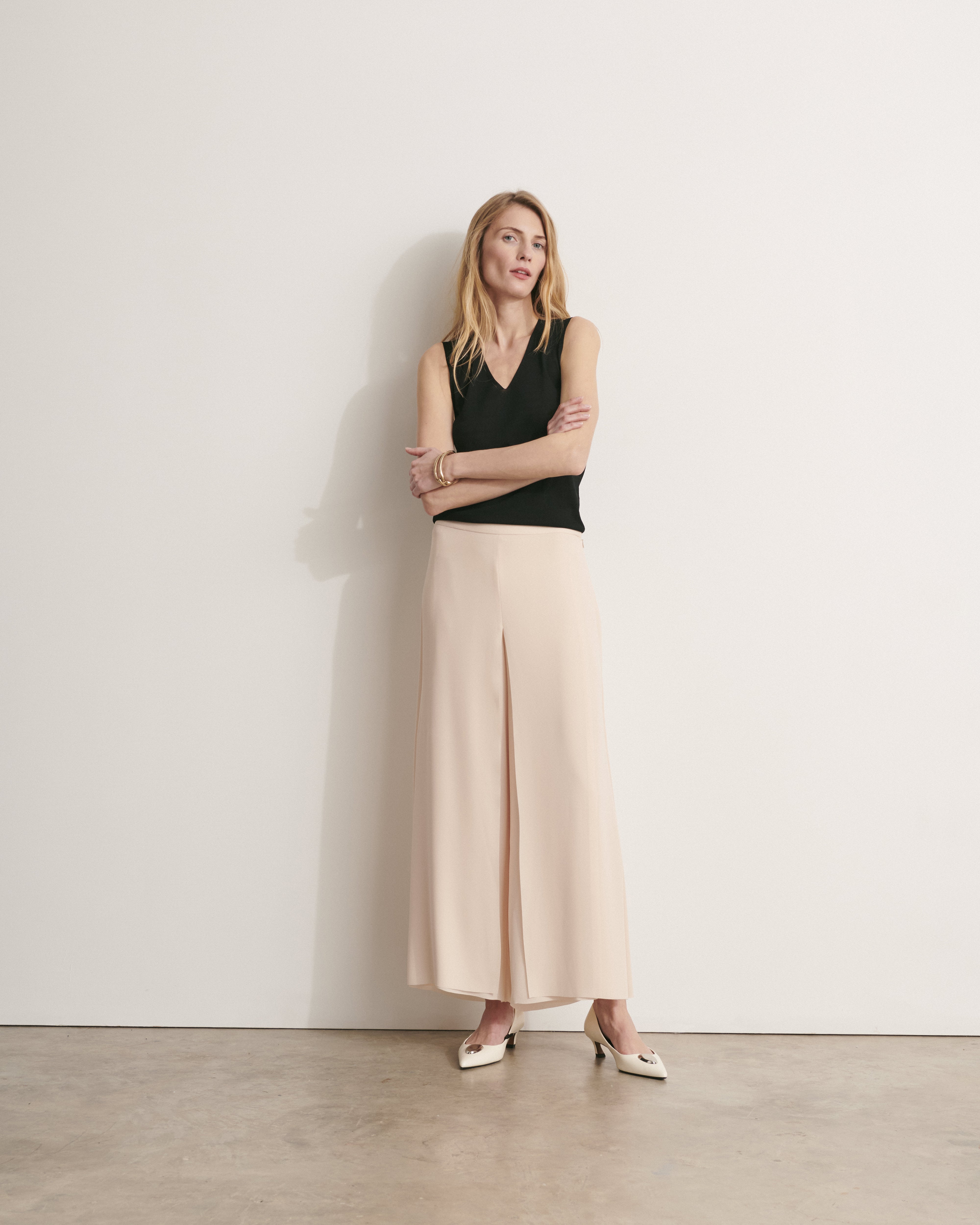 pantalon large fluide beige avec pan effet jupe