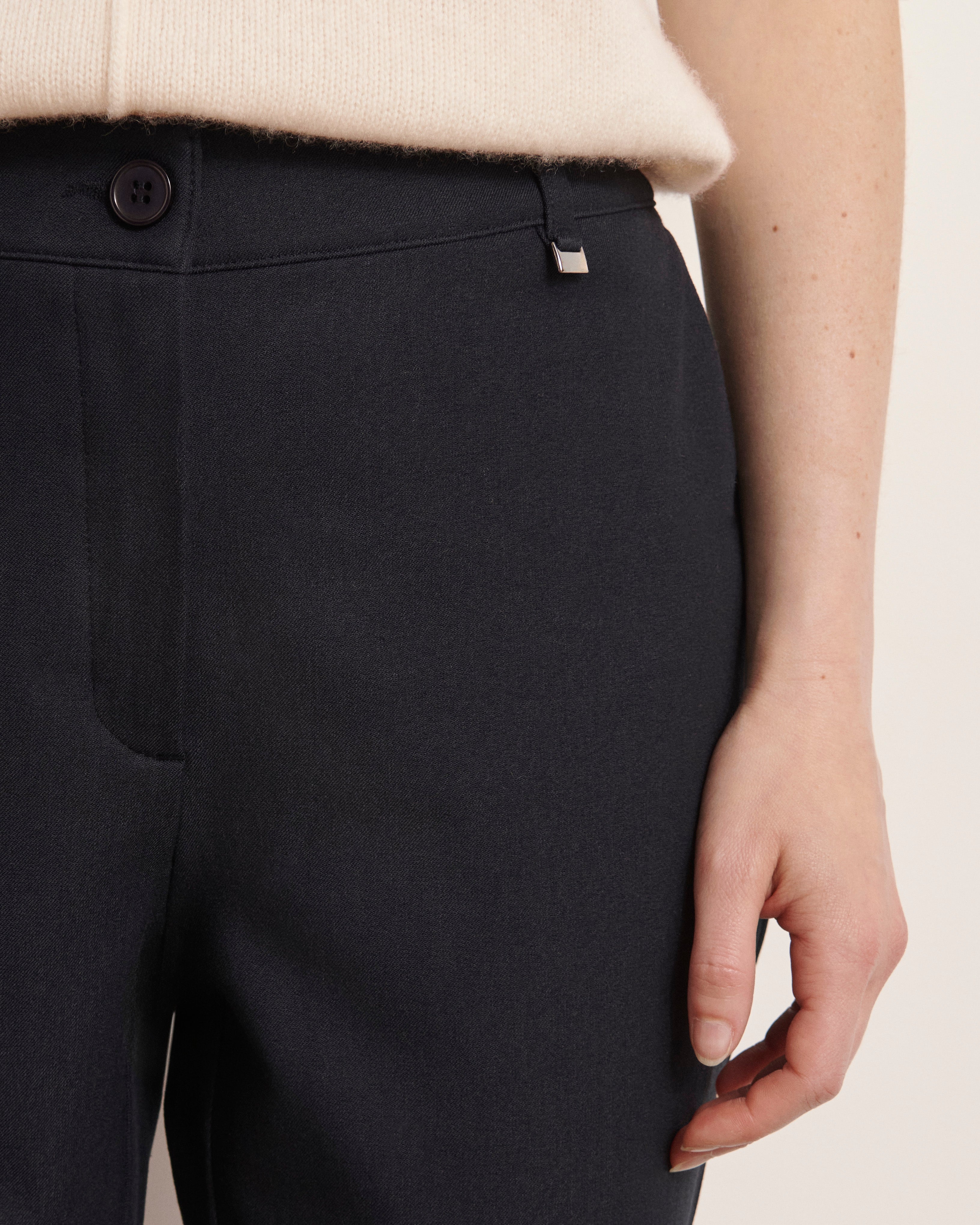pantalon coupe droite 7/8e en viscose et coton stretch bleu marine