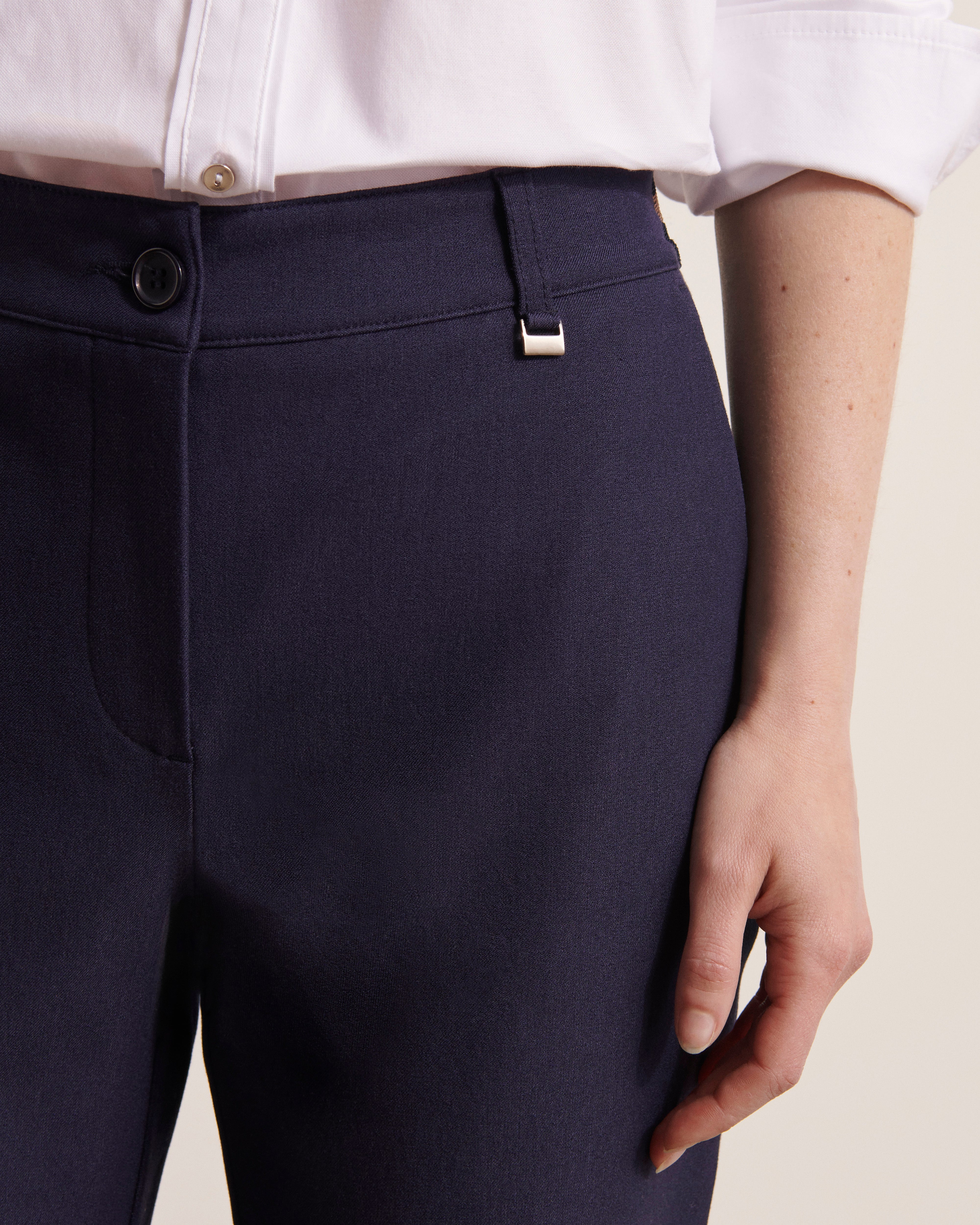 pantalon 7/8e coupe droite bleu marine en coton et viscose stretch