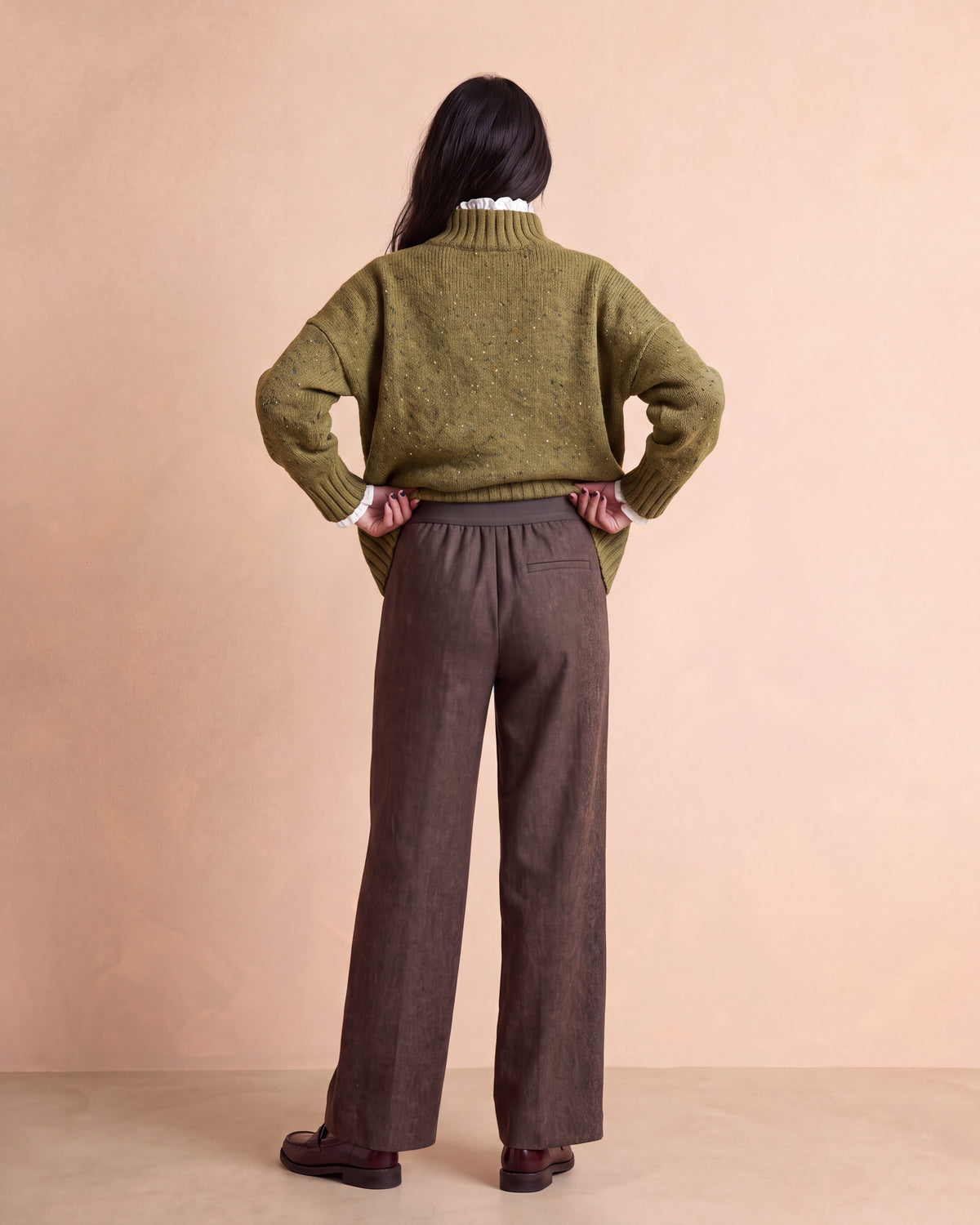 Pantalon marron large dos élastiqué contient de la laine