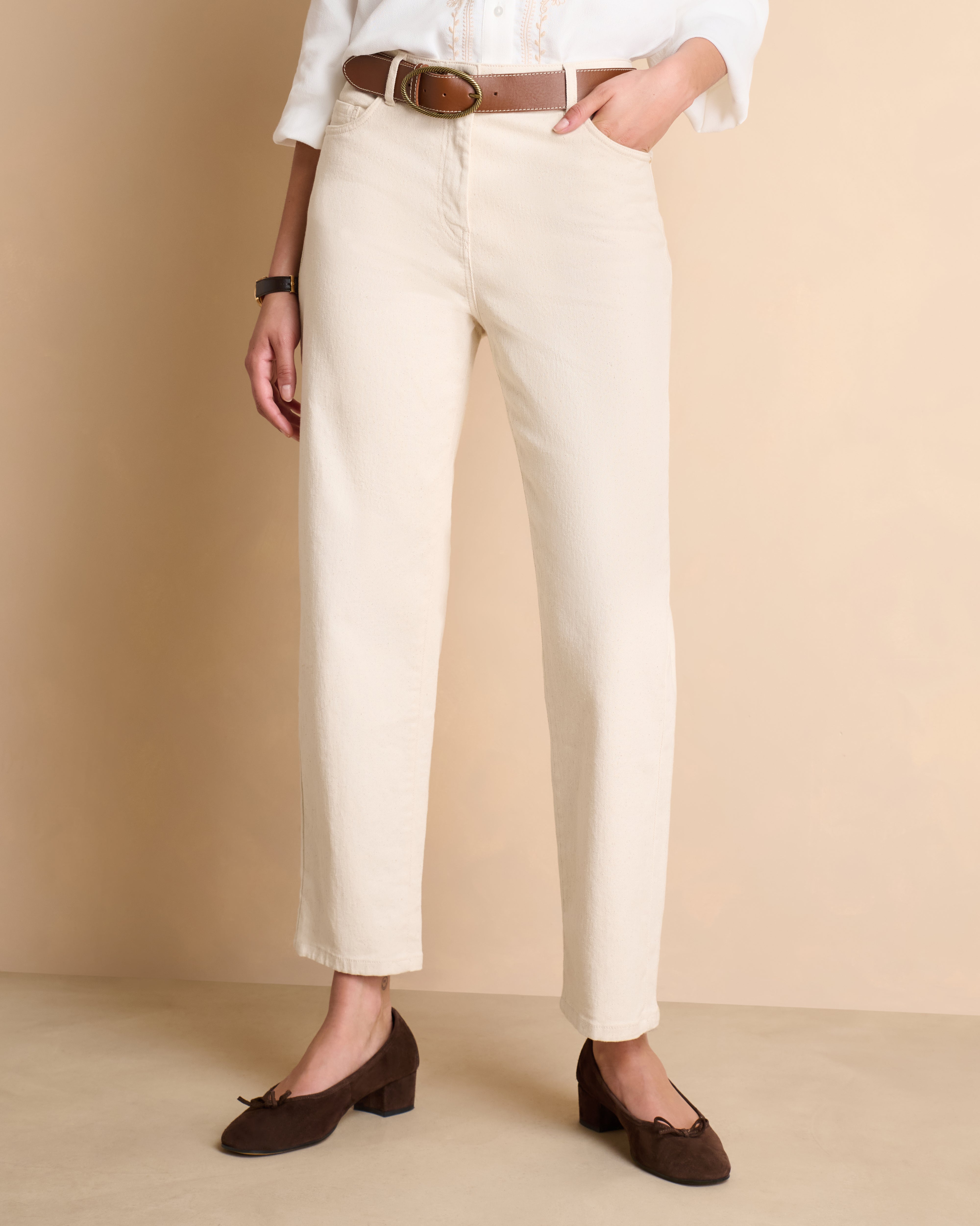Pantalon beige coupe mom en sergé de coton stretch moucheté