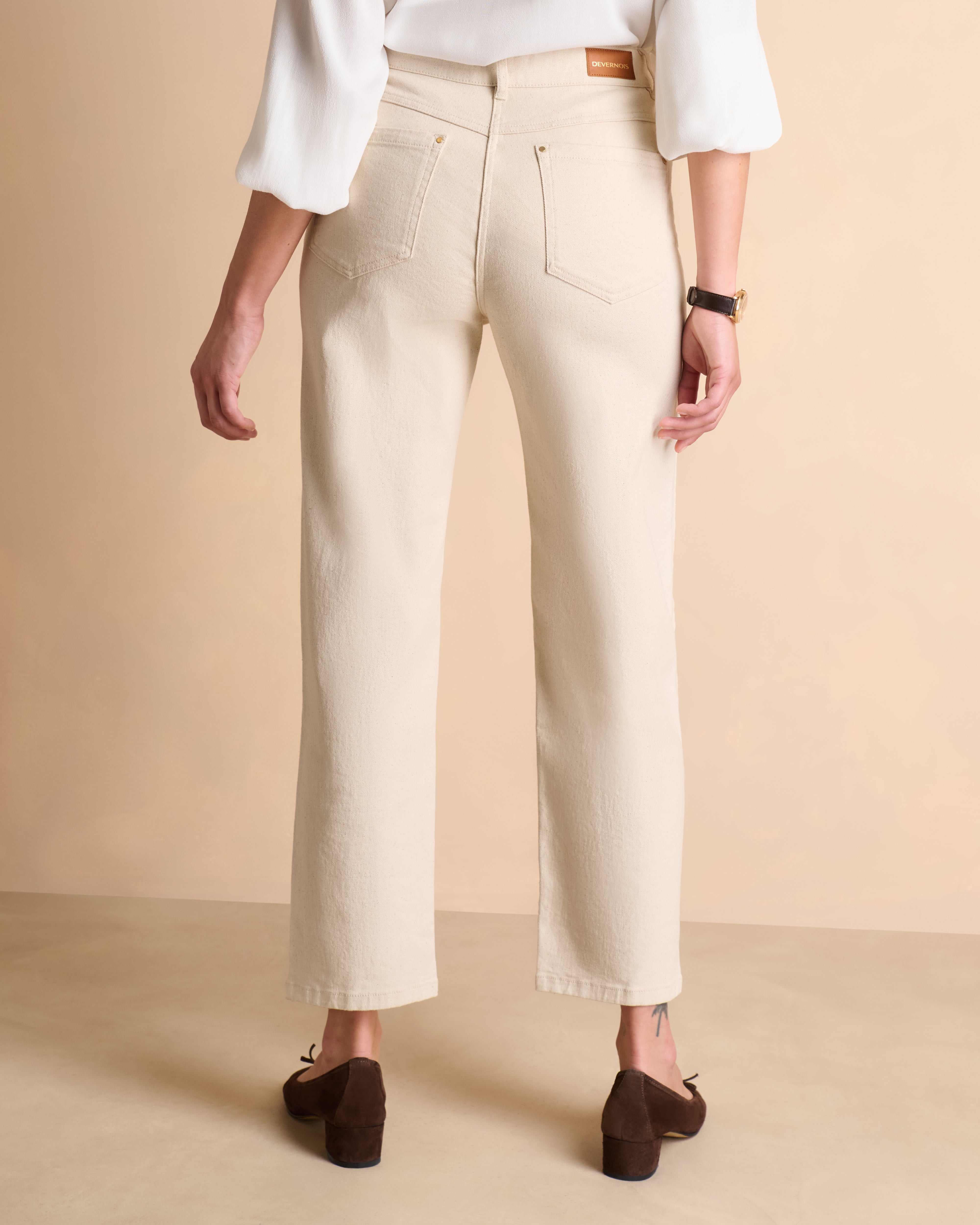 Pantalon beige coupe mom en sergé de coton stretch moucheté