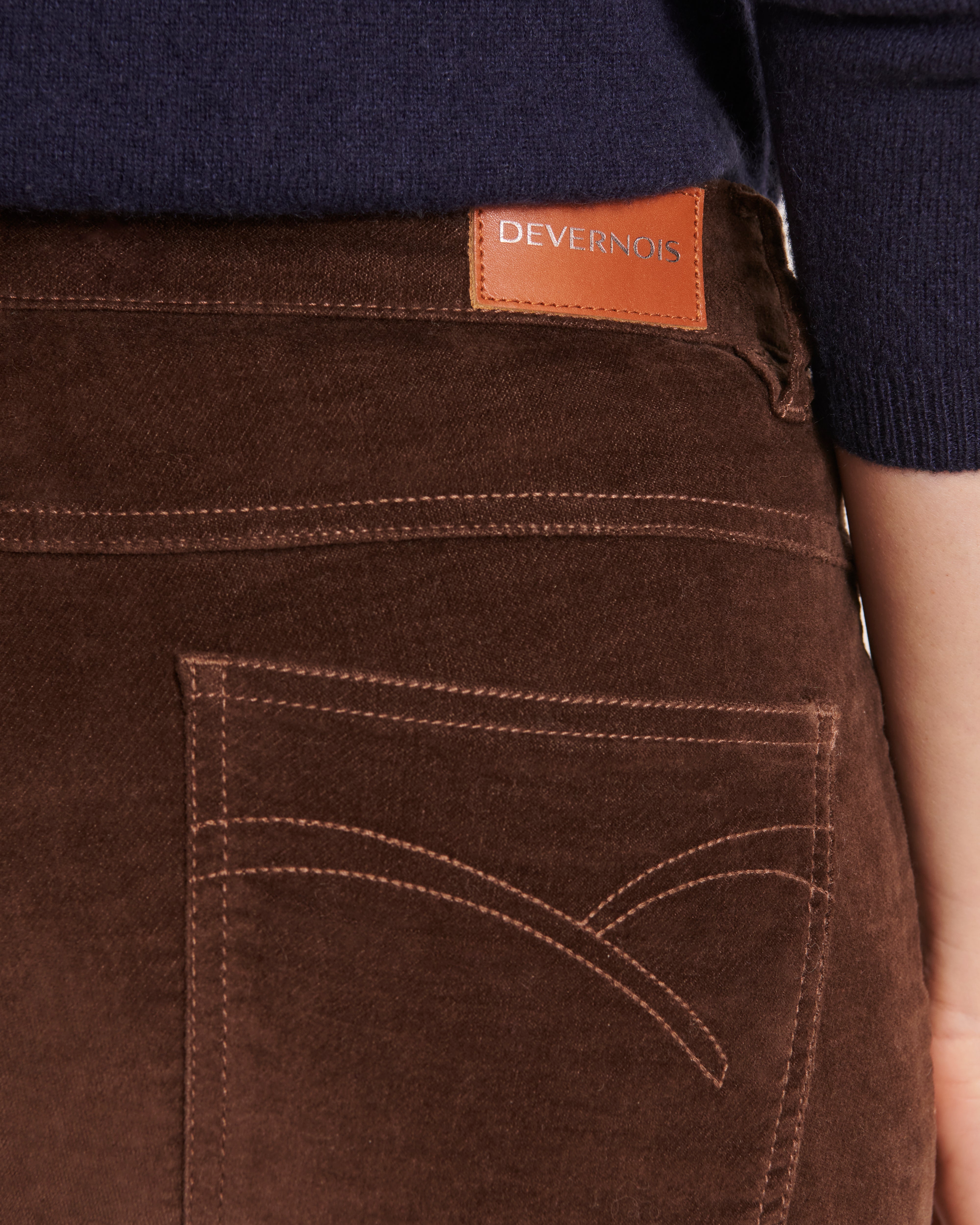 pantalon flare en velours ras stretch marron