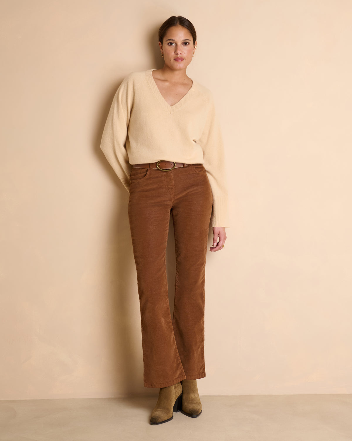 Pantalon marron coupe flare en velours ras