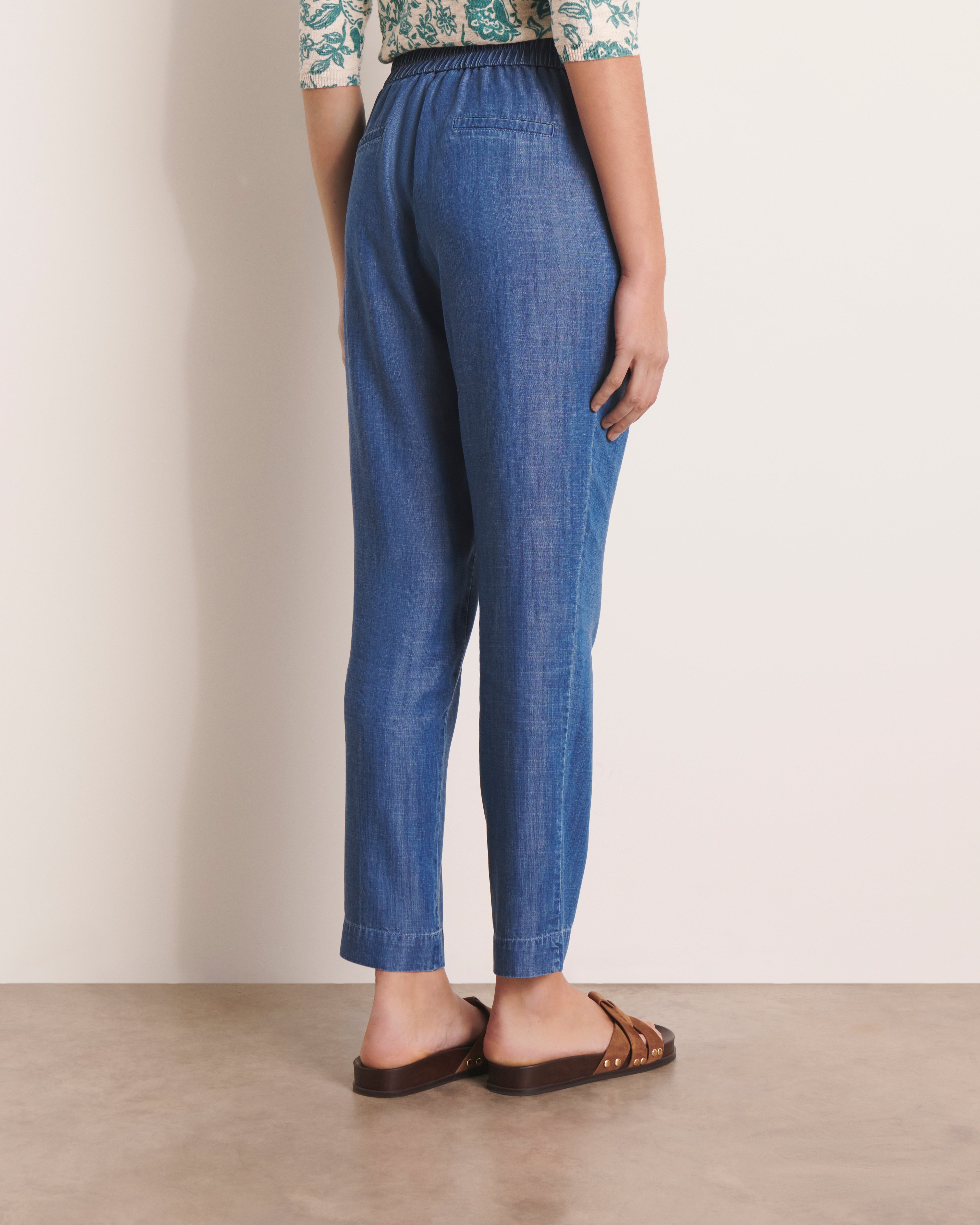 pantalon droit en tencel délavé taille élastiquée