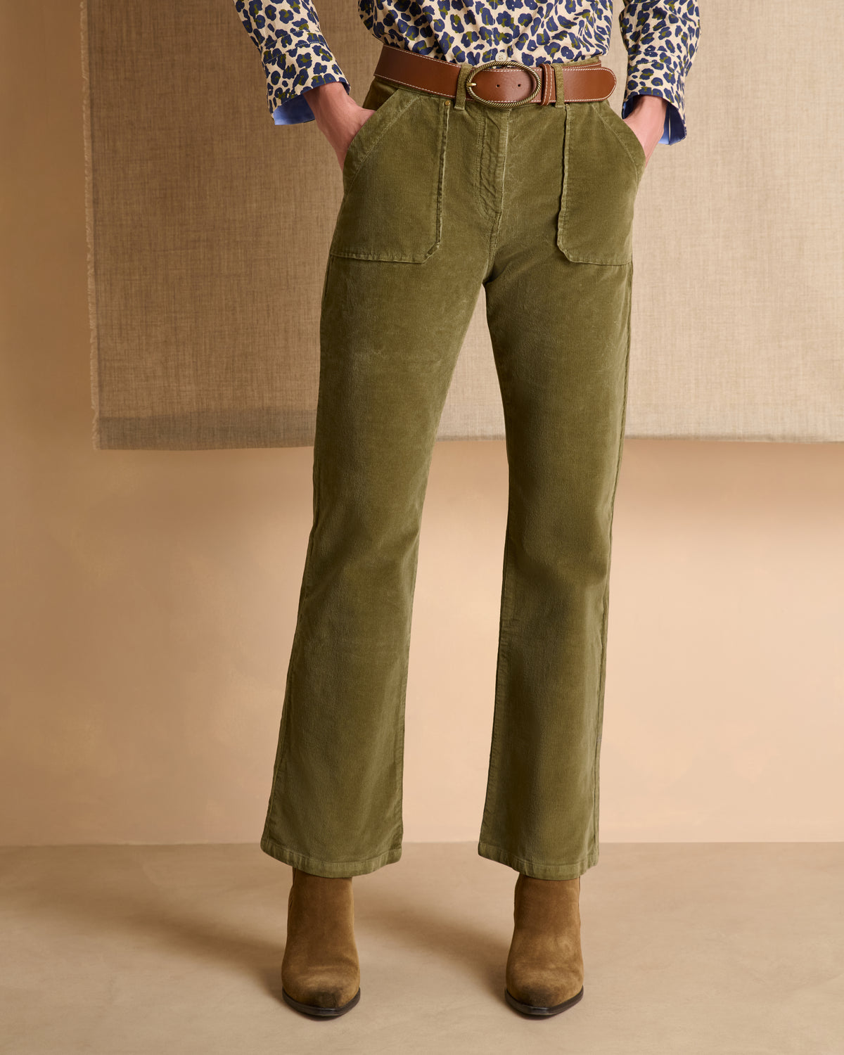 Pantalon vert coupe droite en velours de coton stretch