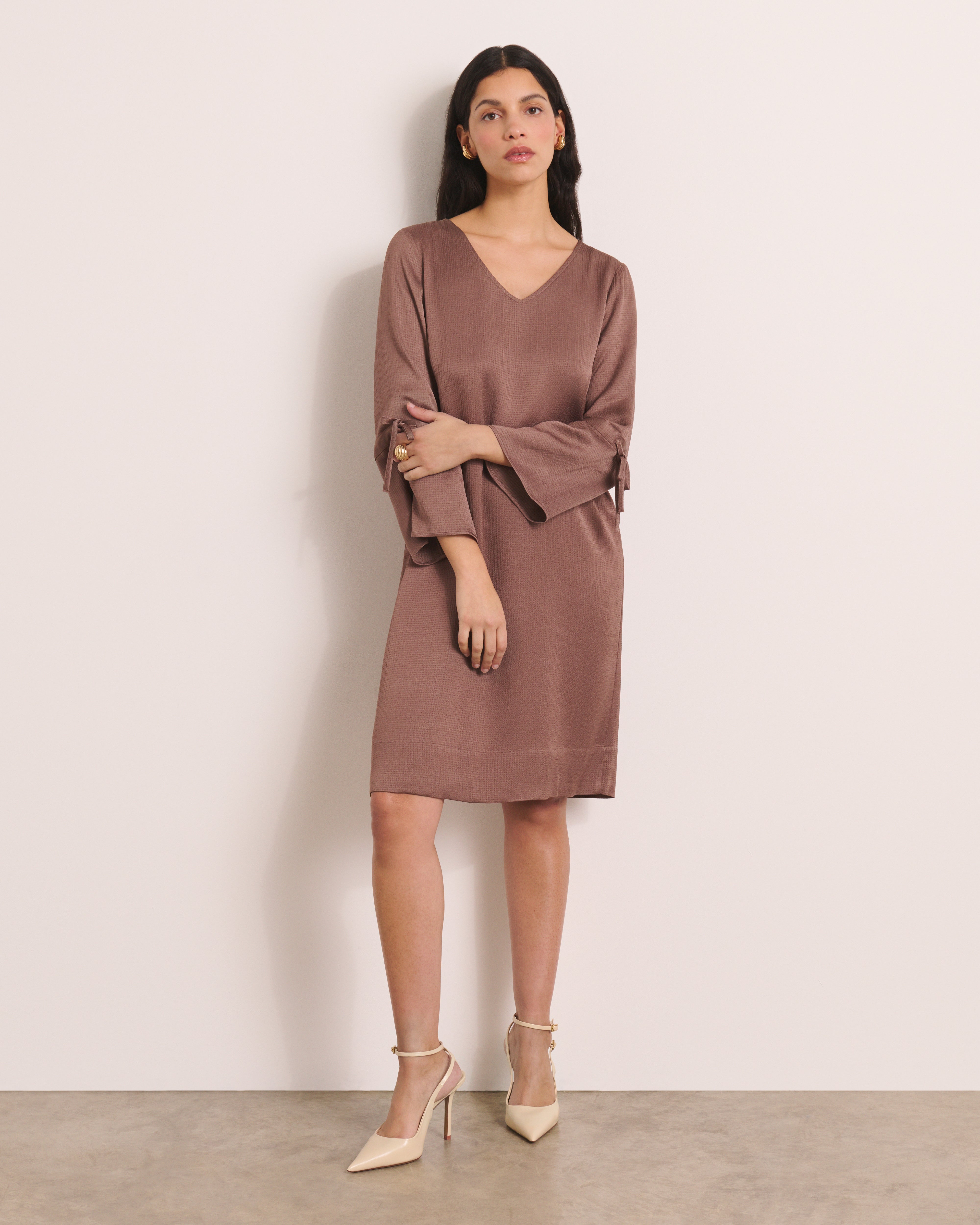 Robe droite marron encolure V RIO/13220/053