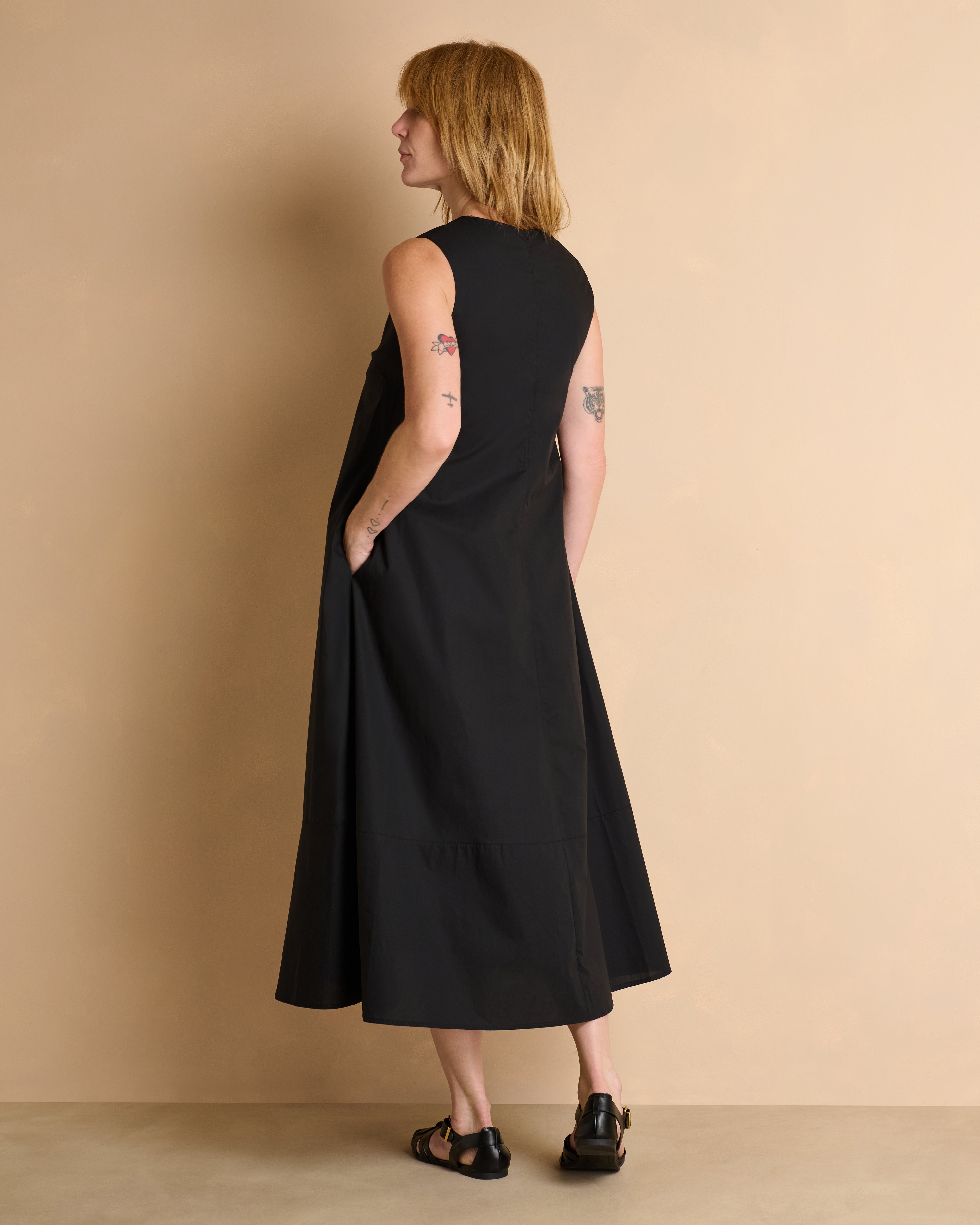 Robe longue noire sans manches en popeline de coton