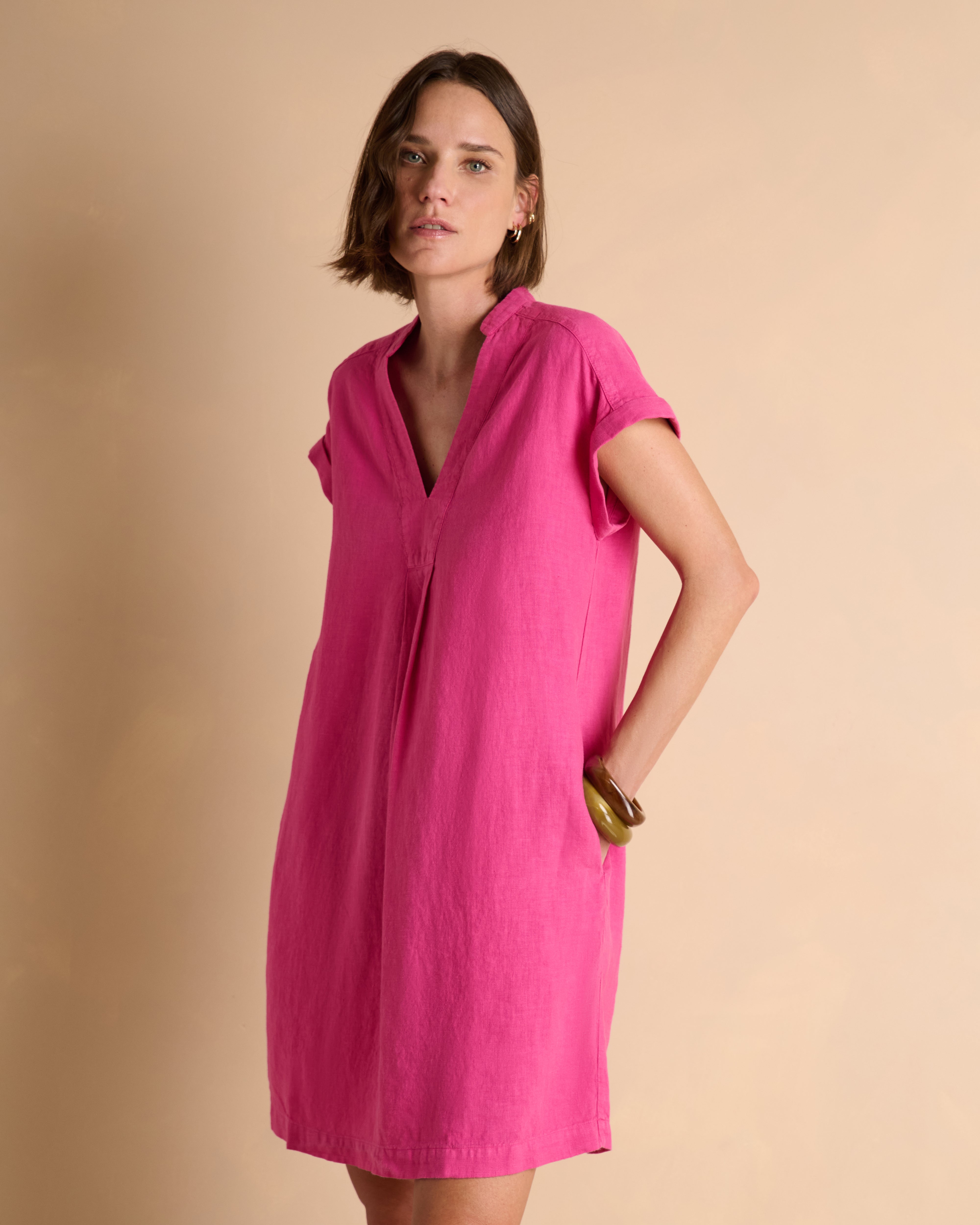 Robe rose encolure V en lin