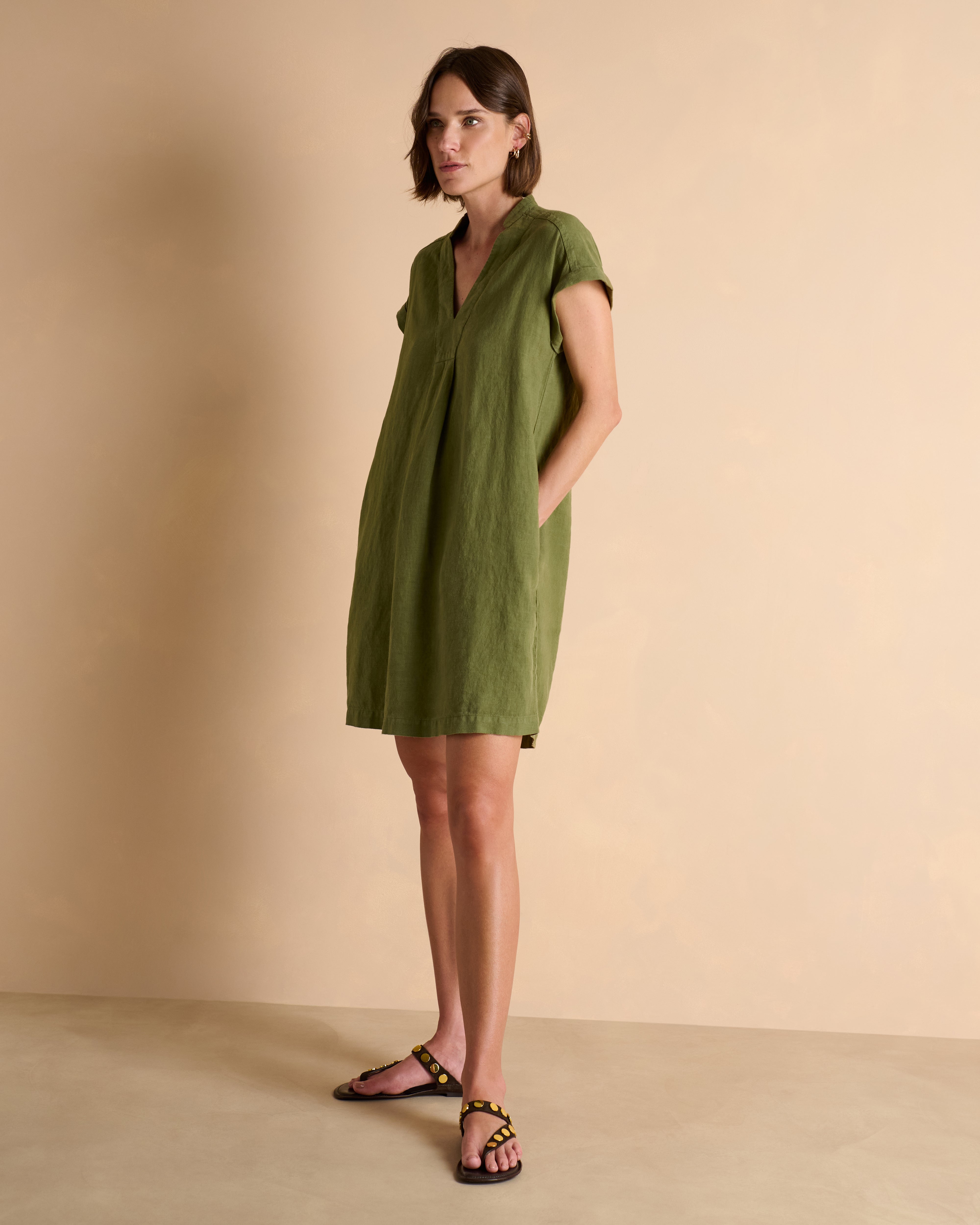 Robe vert kaki encolure V en lin
