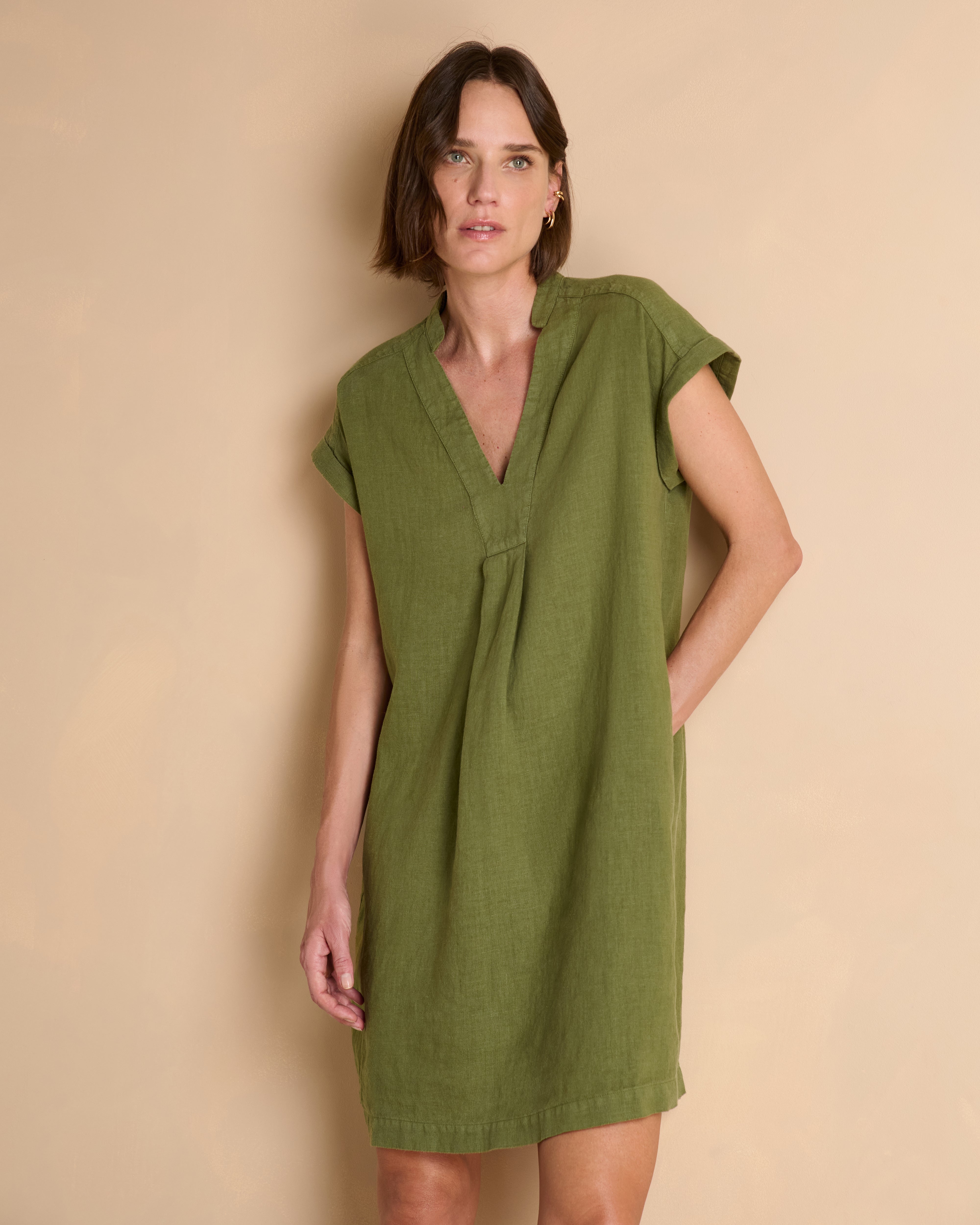 Robe vert kaki encolure V en lin