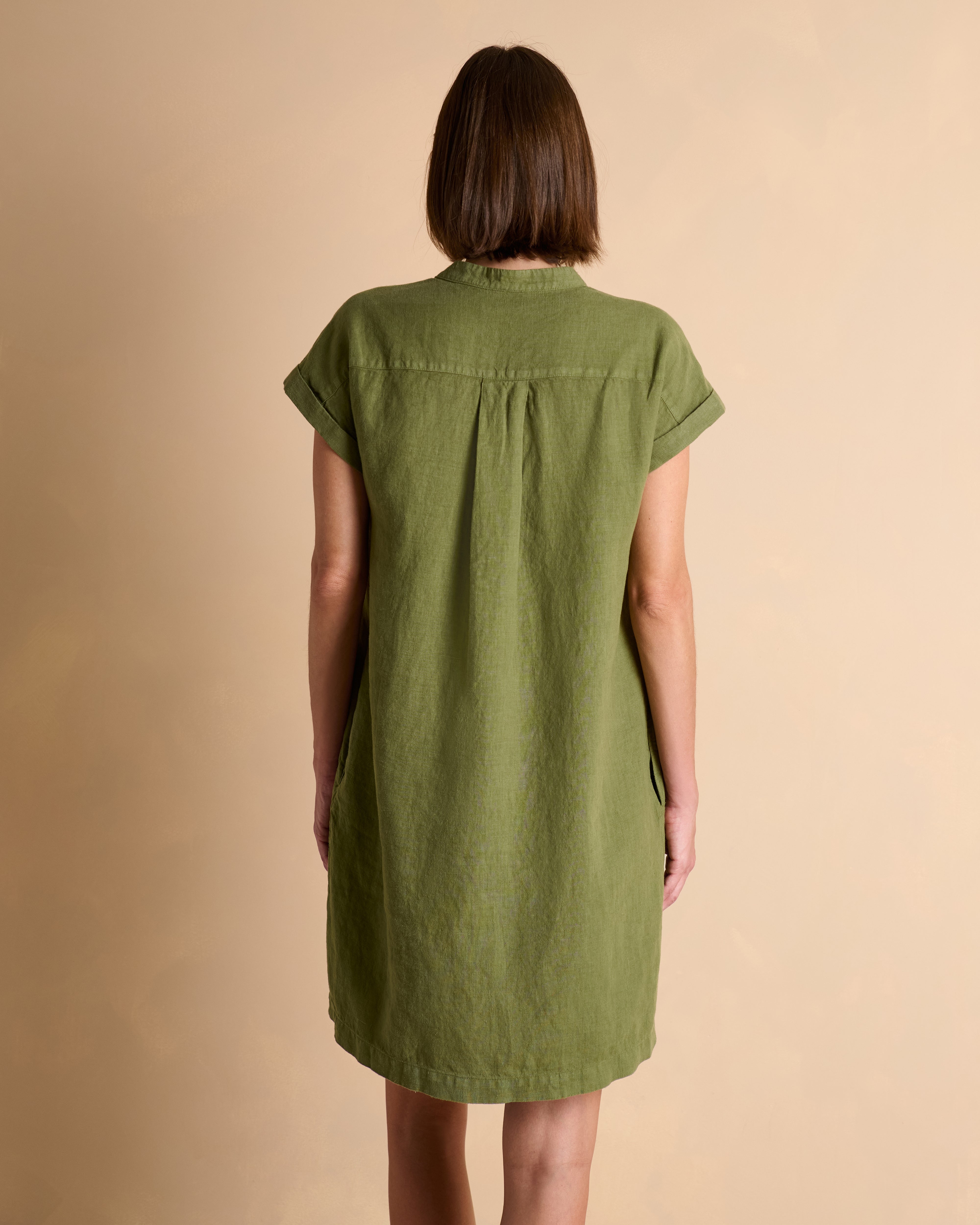 Robe vert kaki encolure V en lin
