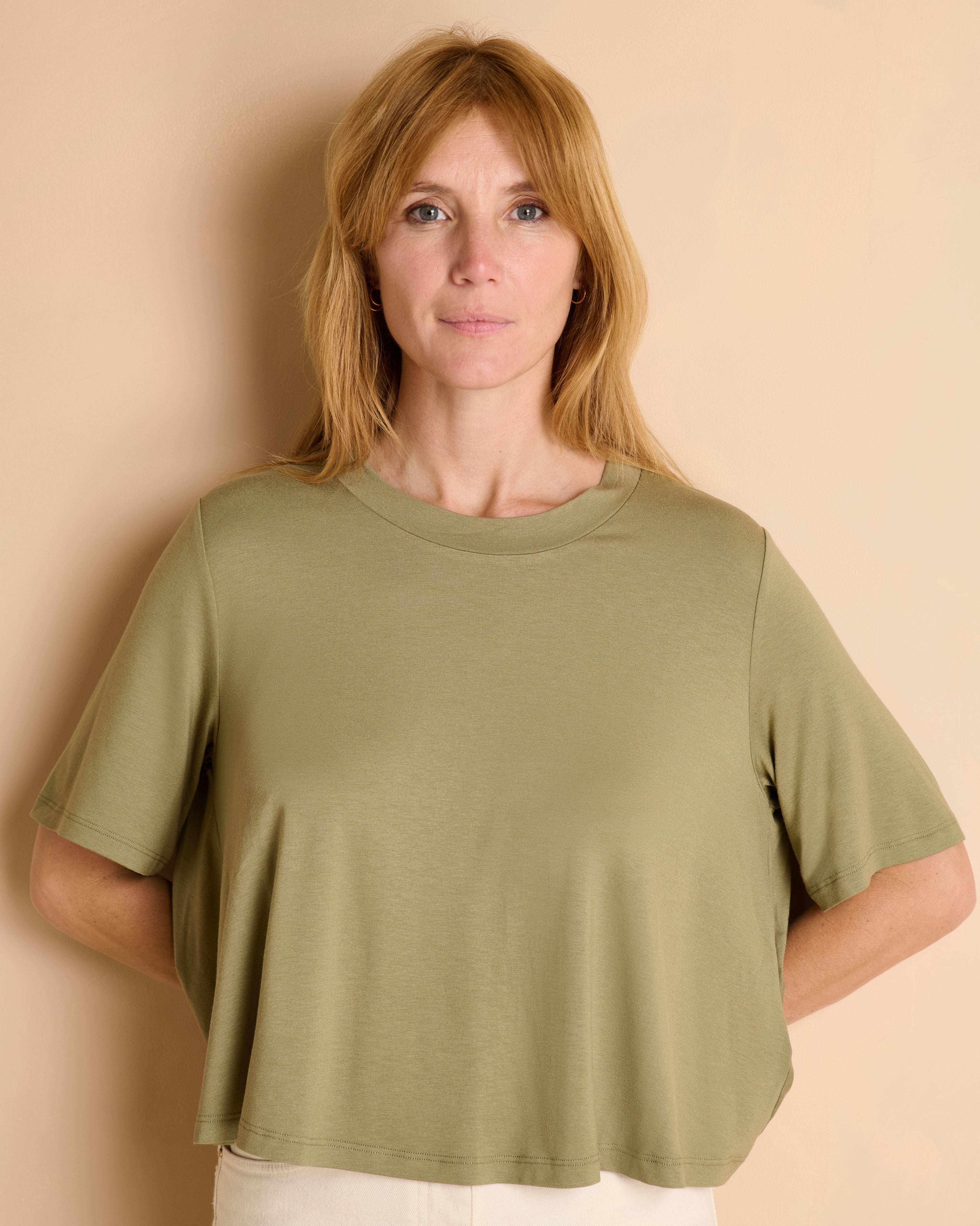 Tee-shirt vert kaki manches courtes et col rond en jersey de viscose fluide