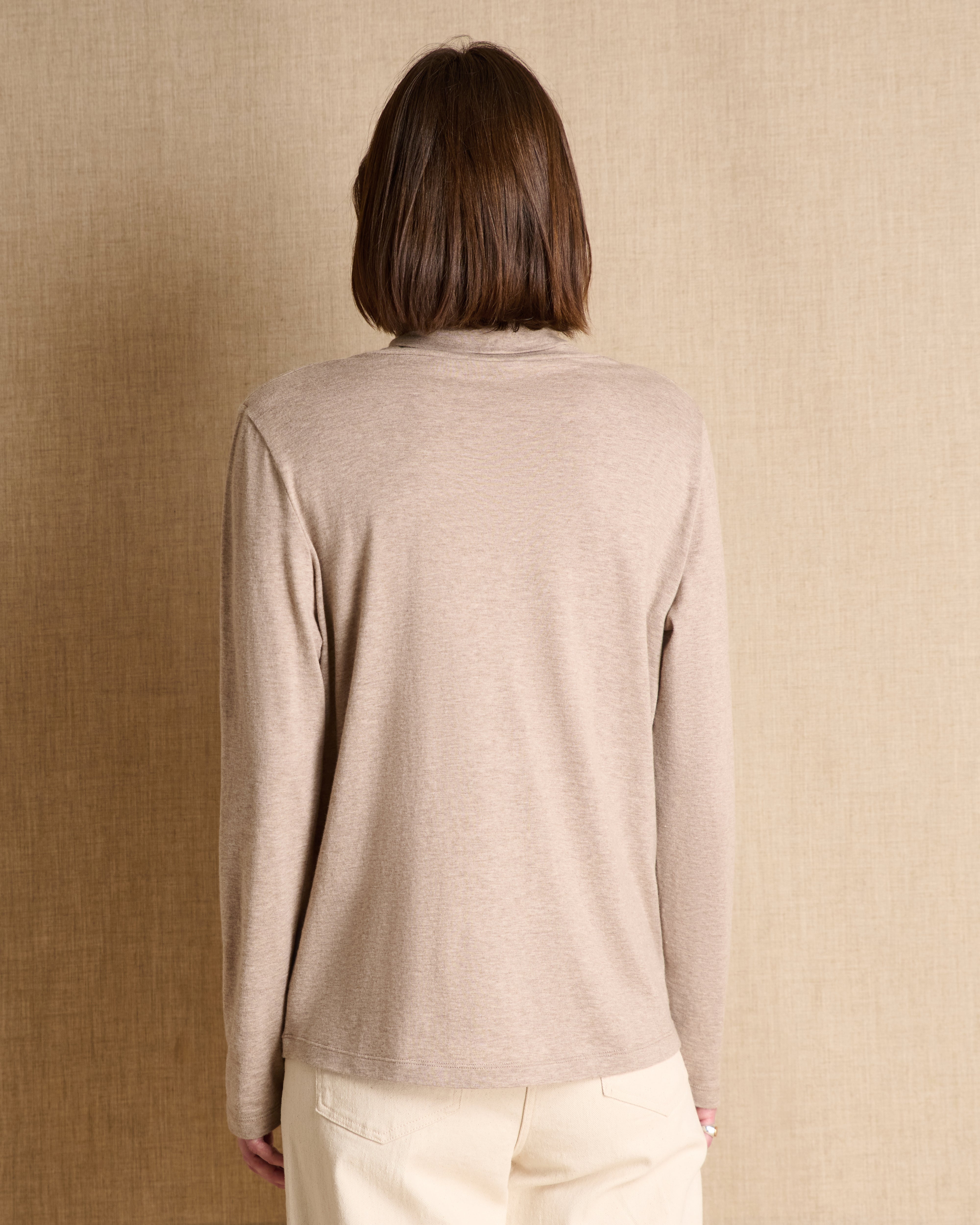 Tee-shirt beige col roulé