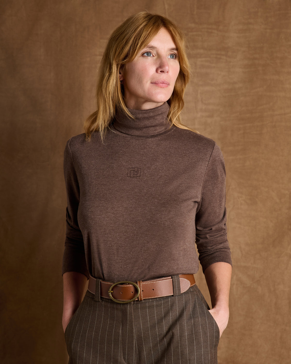 Tee-shirt marron col roulé en coton et cachemire