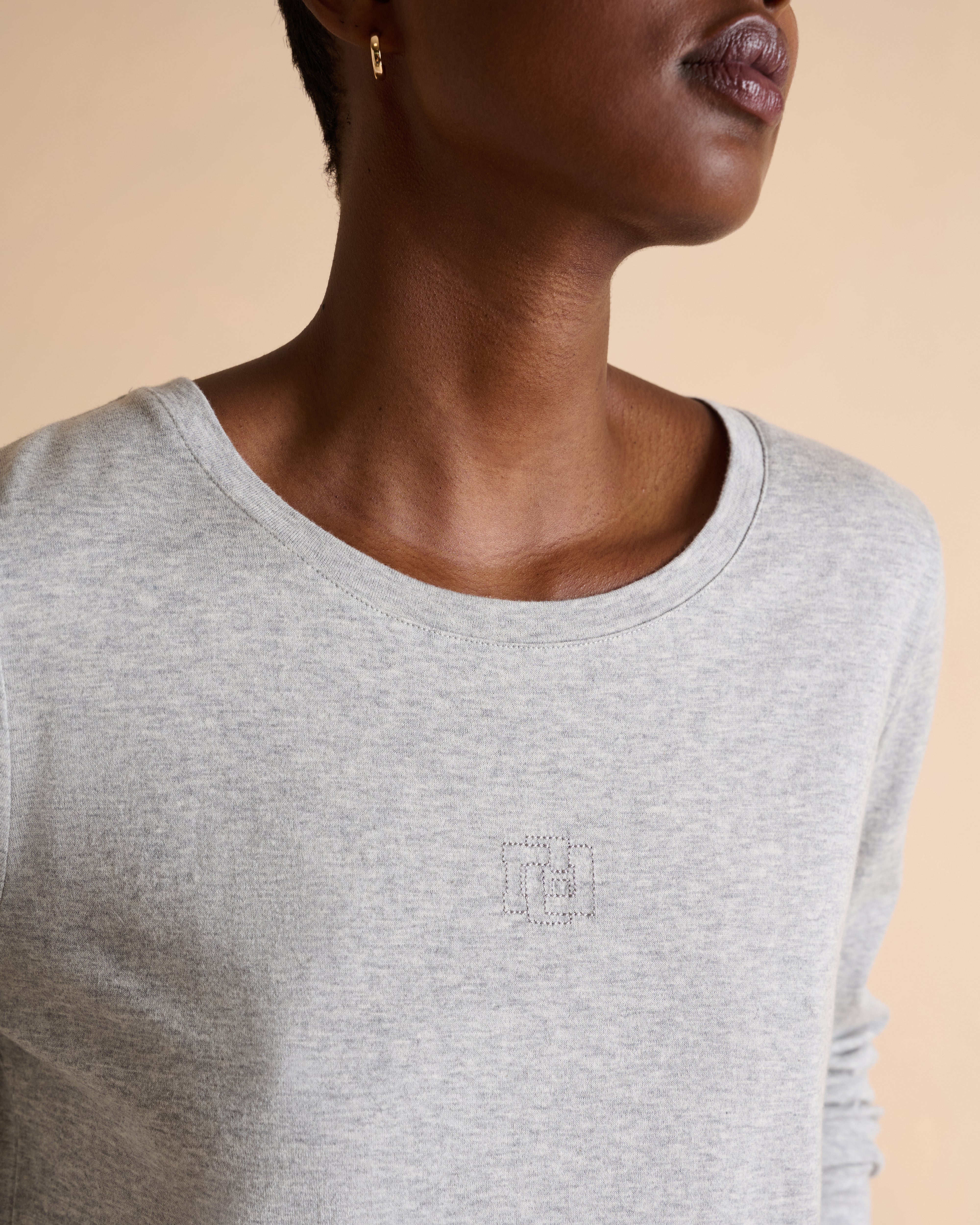 Tee-shirt gris encolure ronde manches longues en coton et cachemire