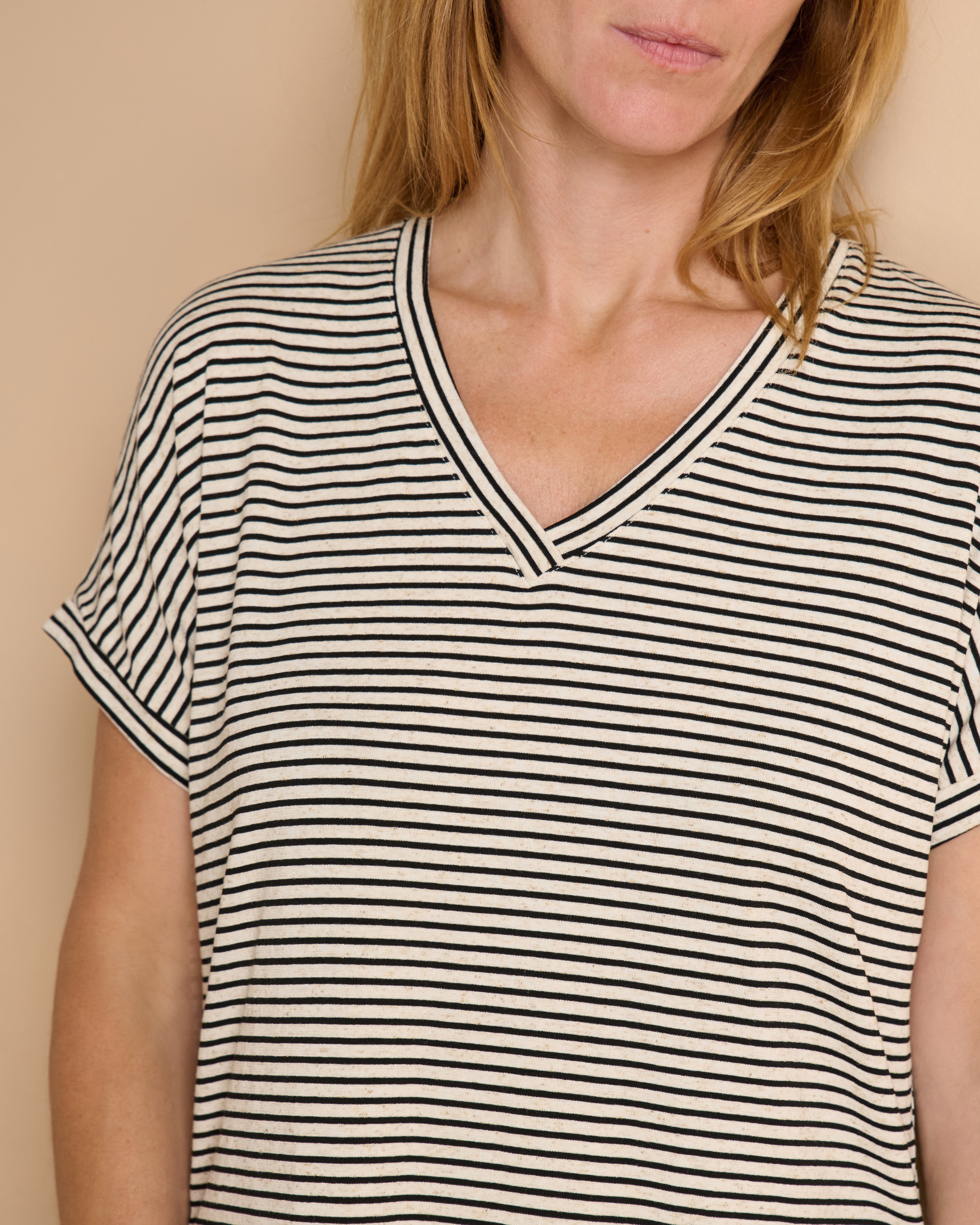 Tee-shirt à rayures noires manches kimono et col V en jersey de viscose lin stretch