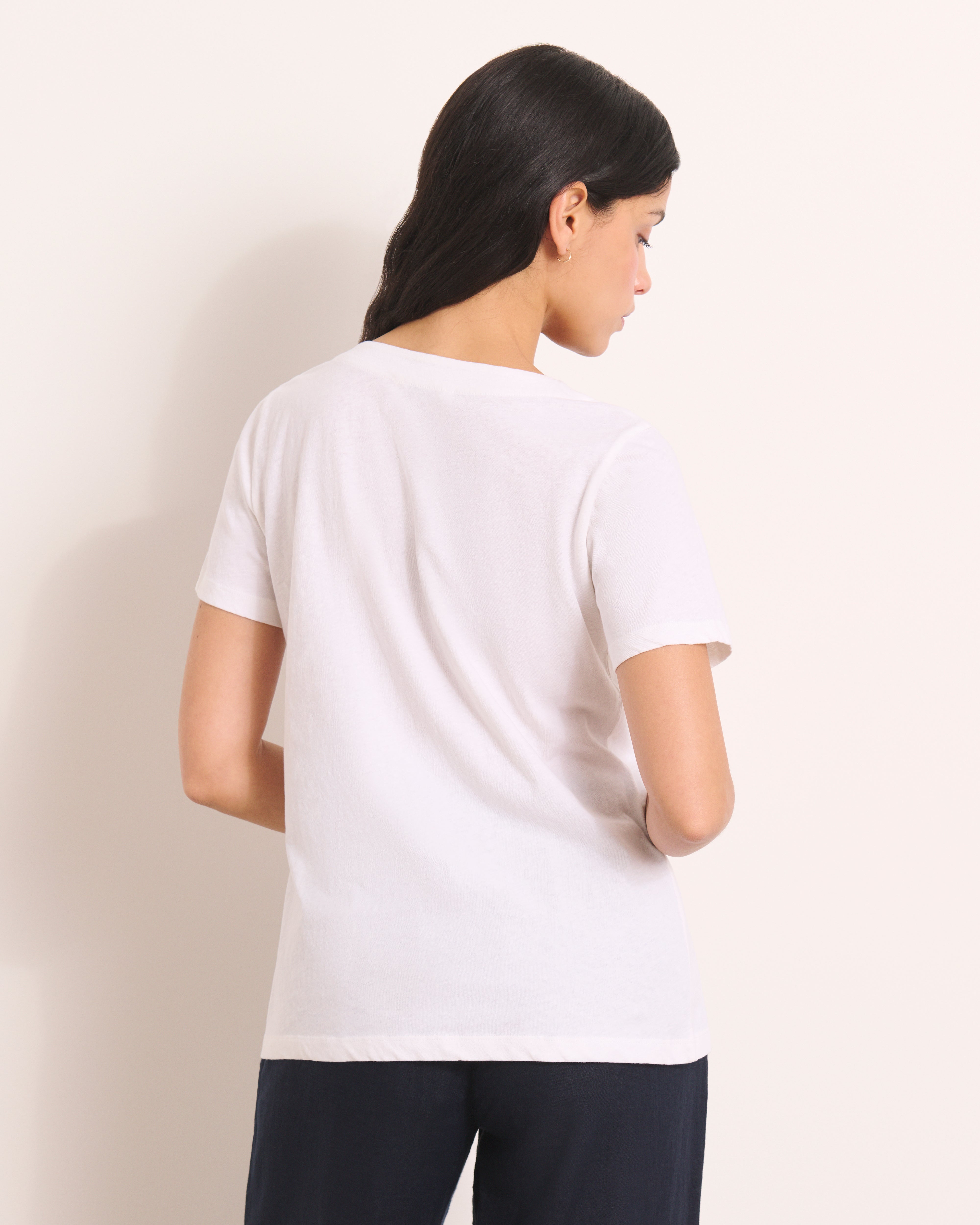 Tee-shirt blanc encolure V TZATZIKI/13202/001