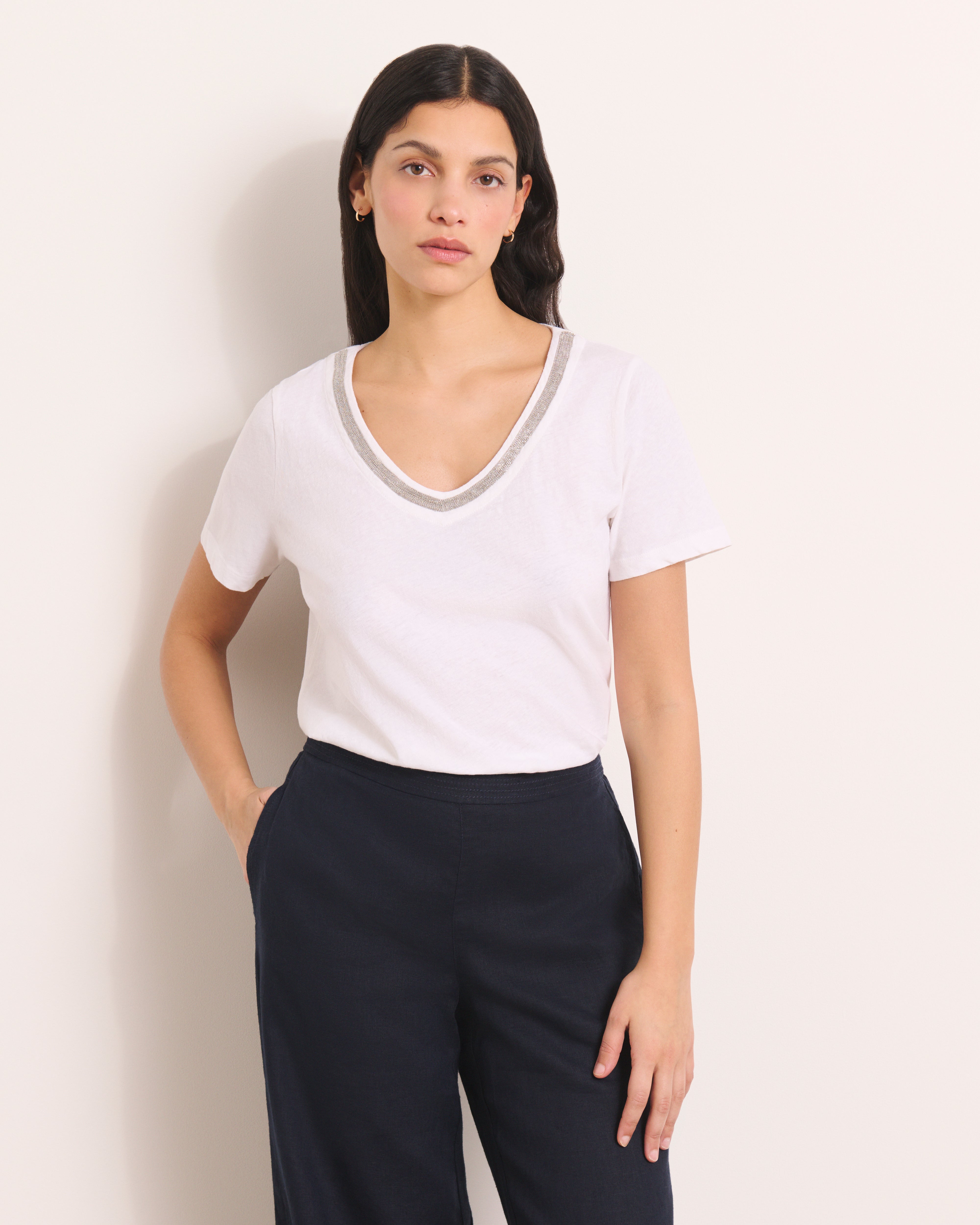 Tee-shirt blanc encolure V TZATZIKI/13202/001