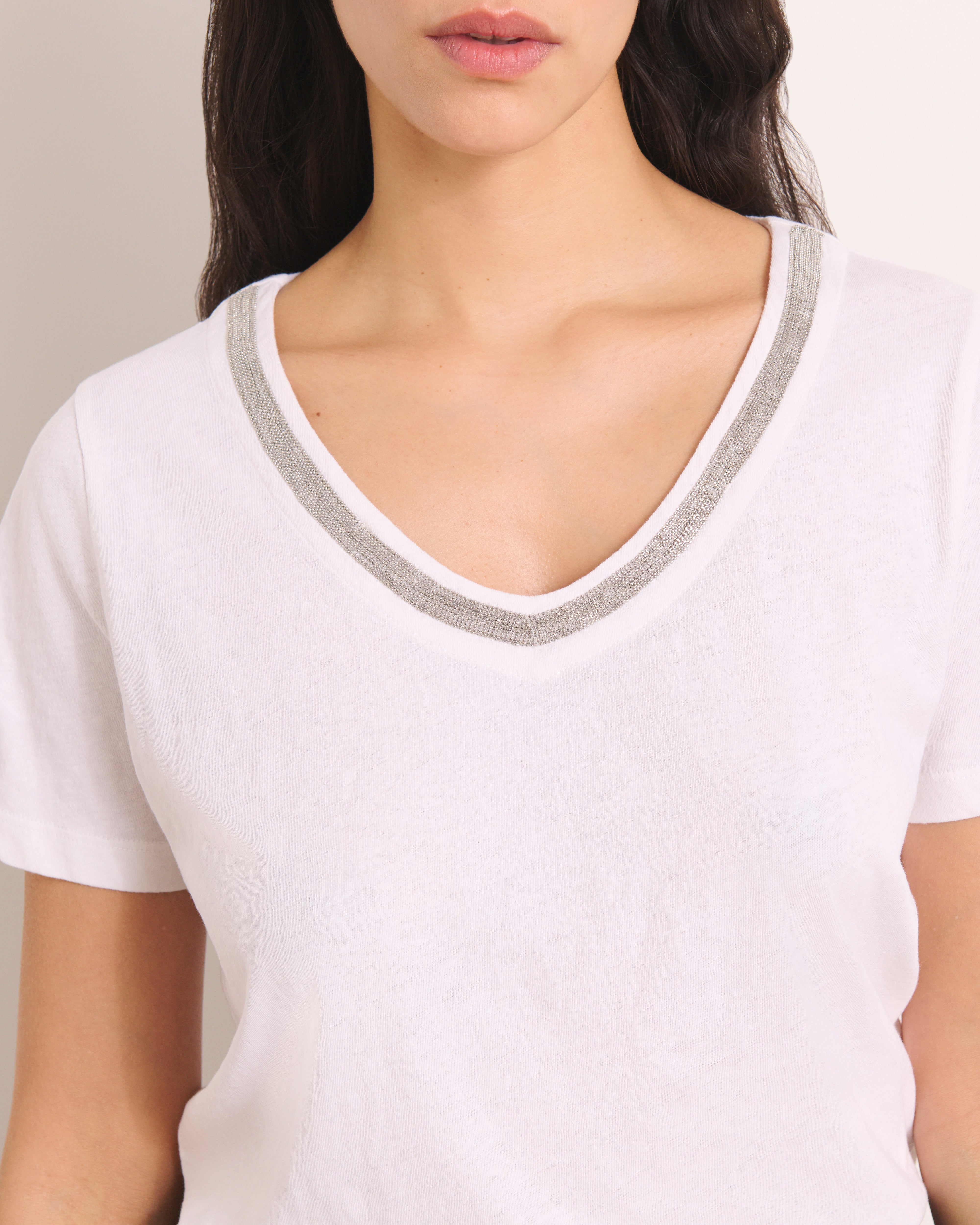 Tee-shirt blanc encolure V TZATZIKI/13202/001