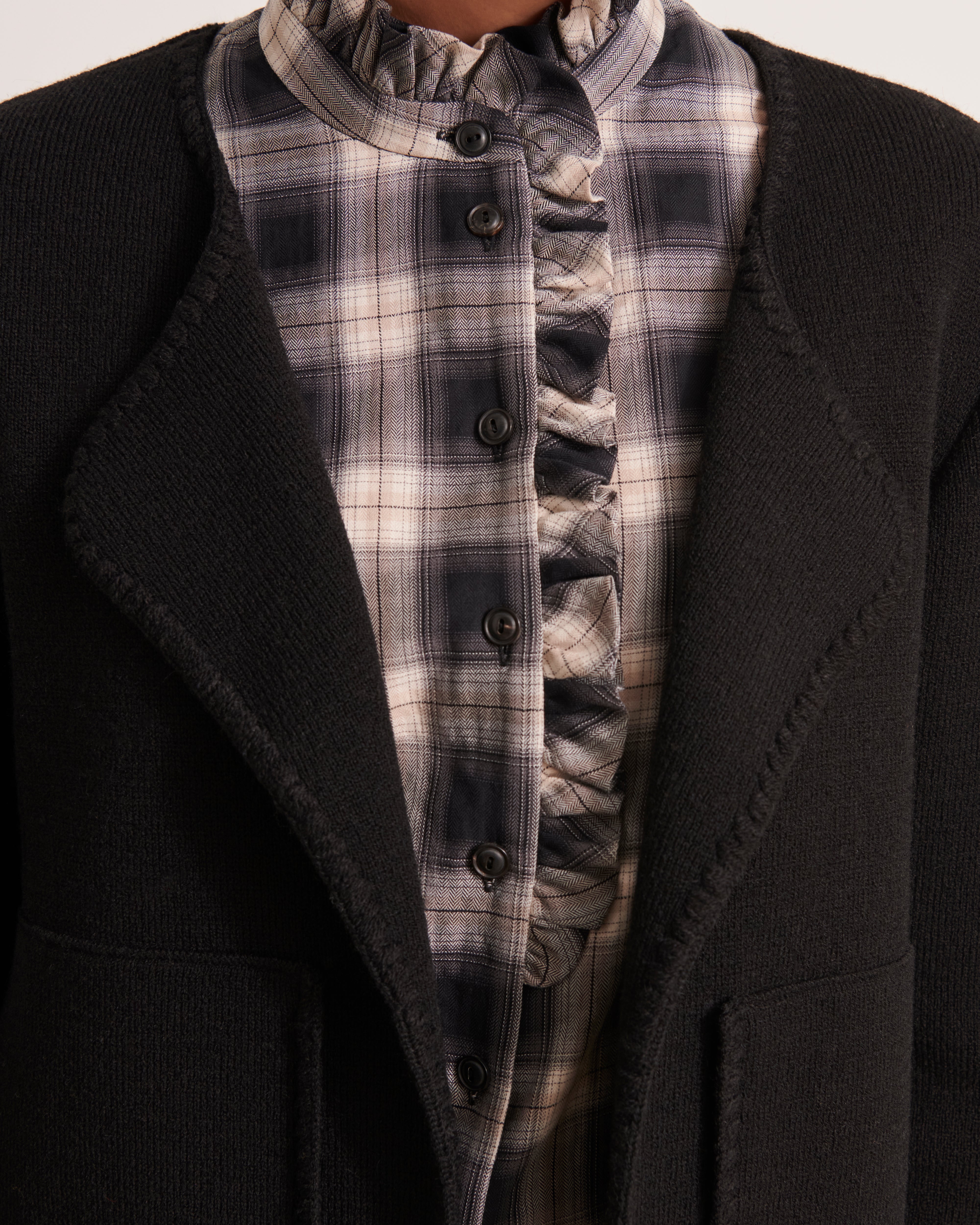 veste noire en maille laine mérinos et alpaga