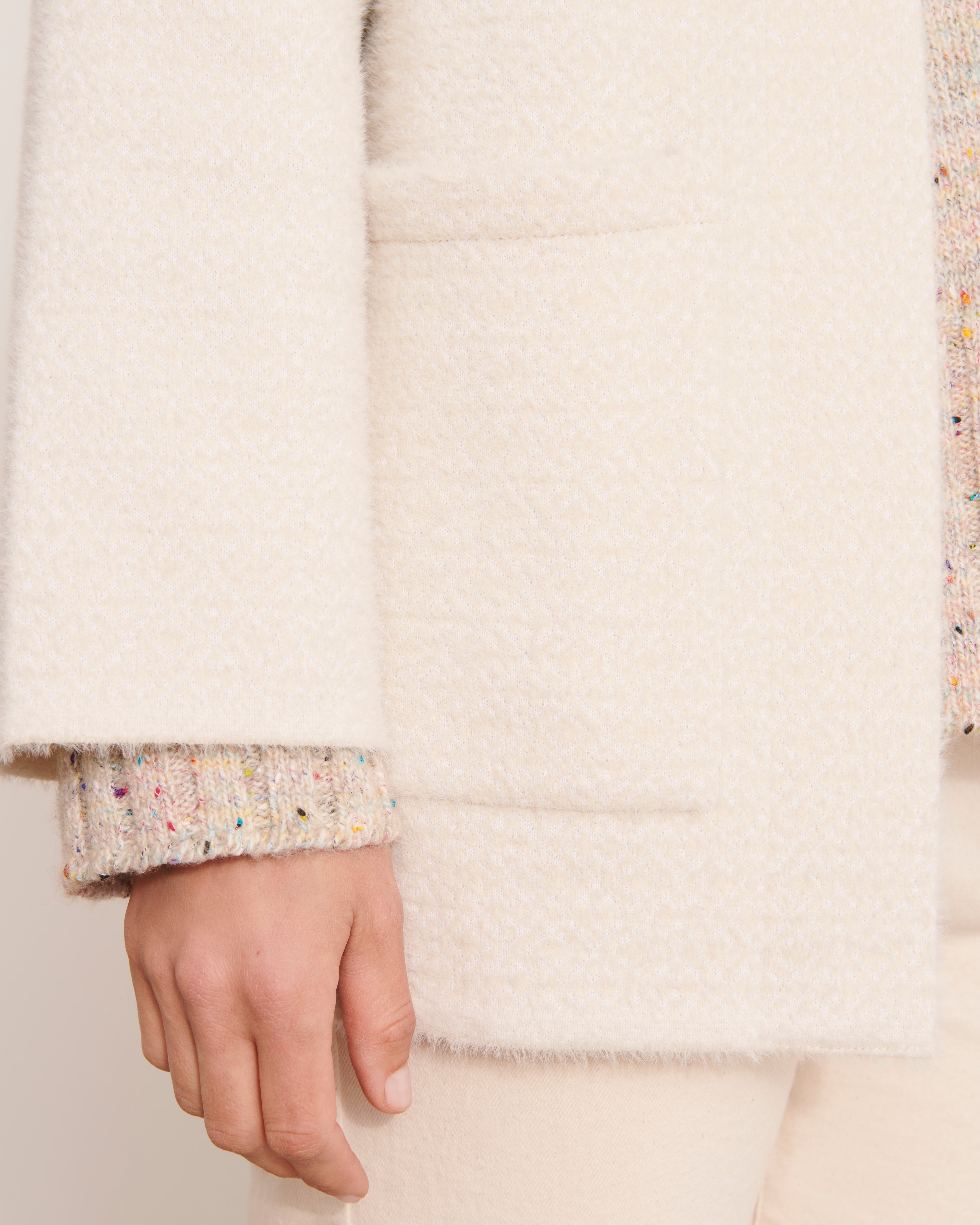 veste en maille jacquard poilue blanc cassé
