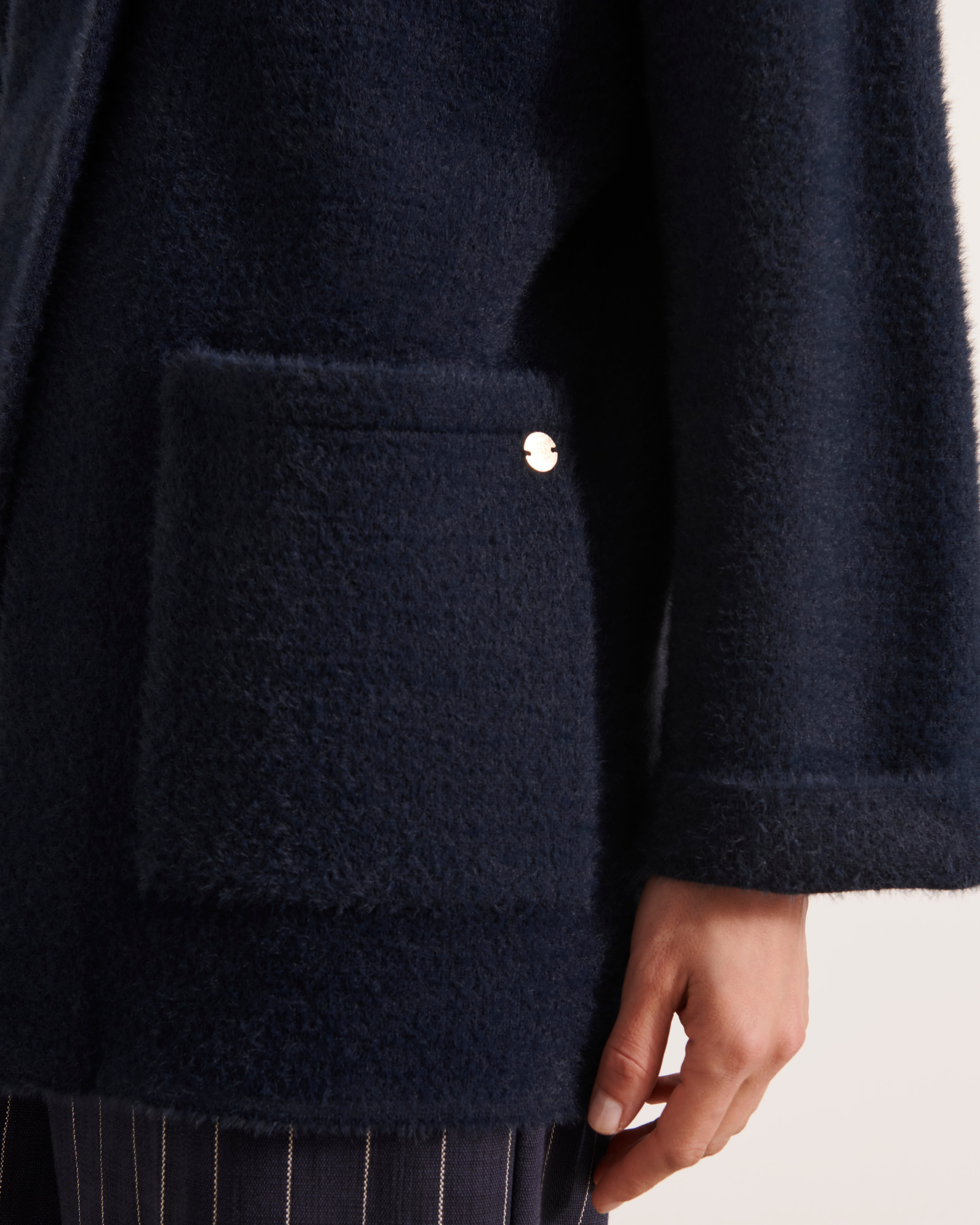 veste en maille jacquard poilue bleu marine