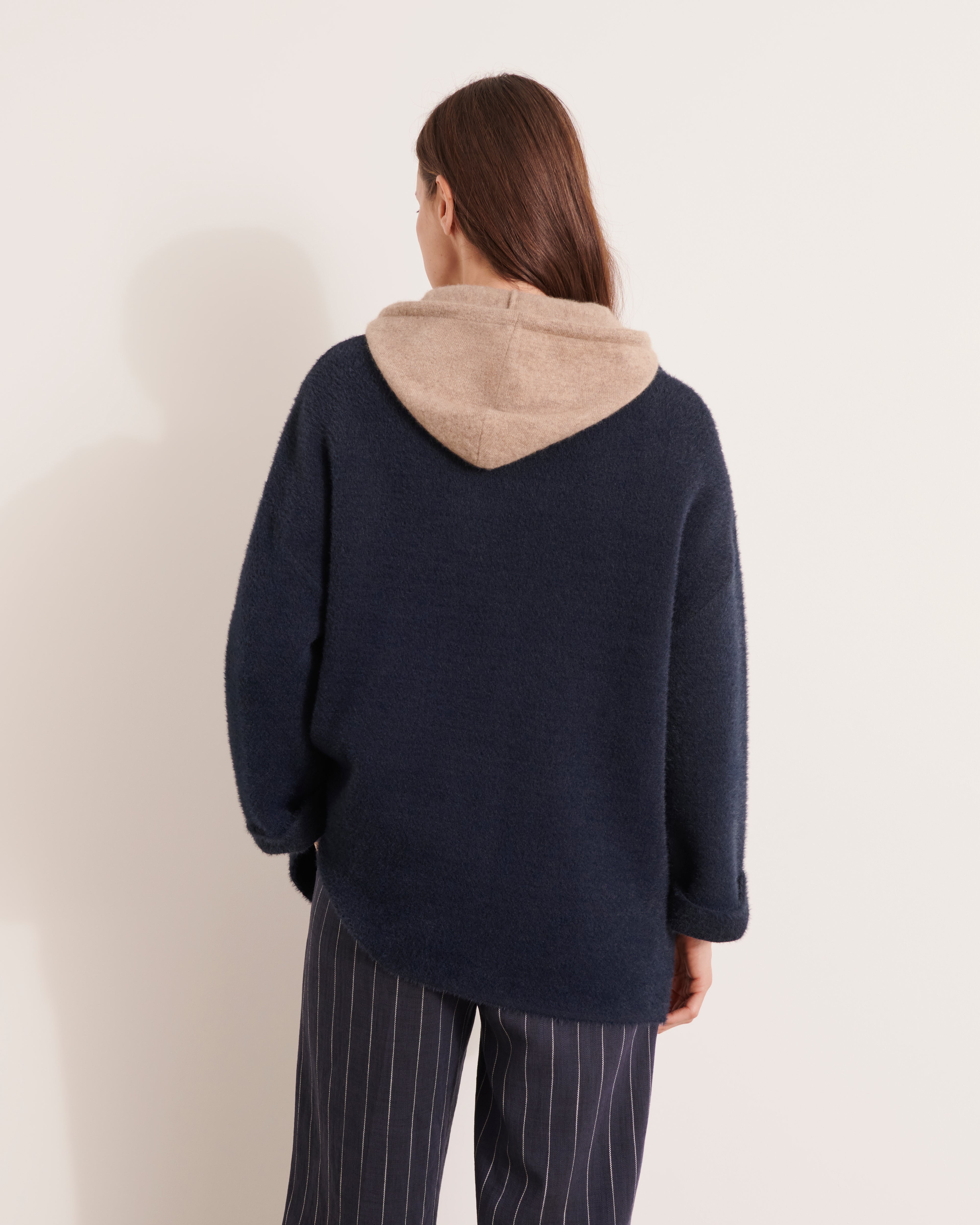 veste en maille jacquard poilue bleu marine