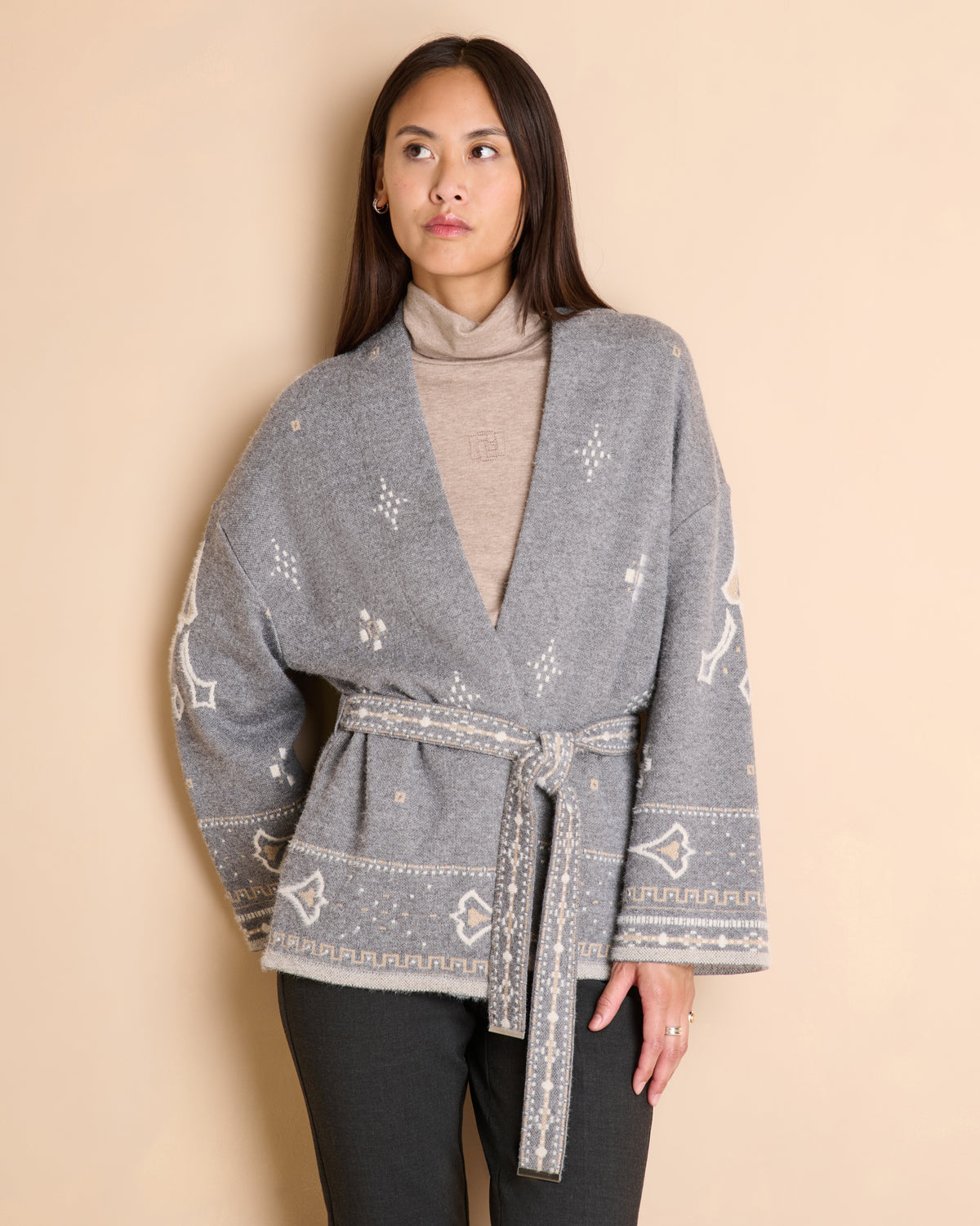 Veste grise imprimée ceinturée col châle tricoté en France
