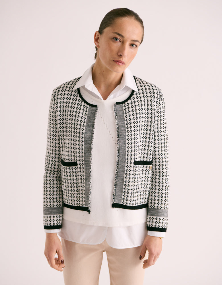 Pull violet en maille avec jeux de point et chaînes sur les manches femme