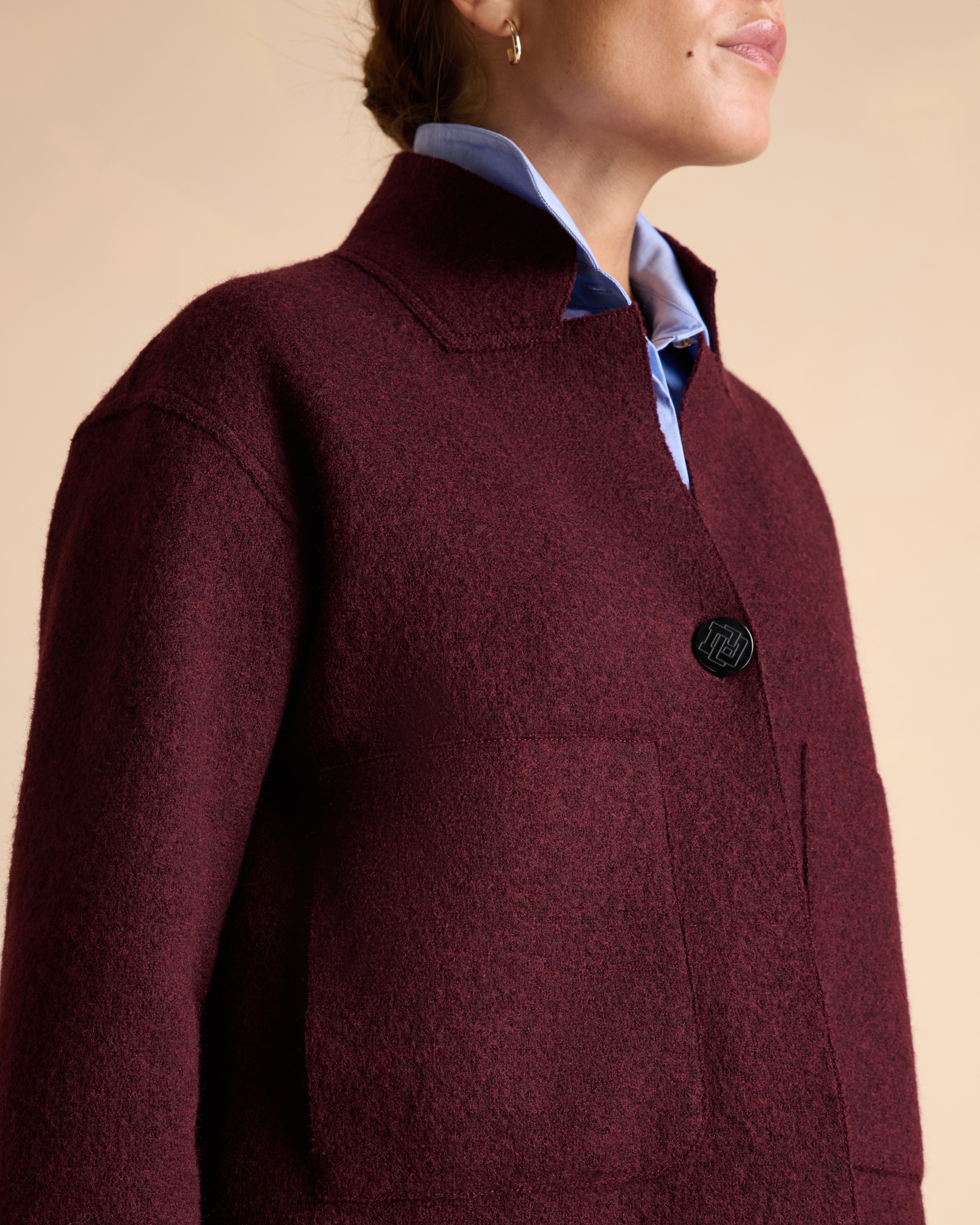 Veste courte bordeaux en laine bouillie col montant