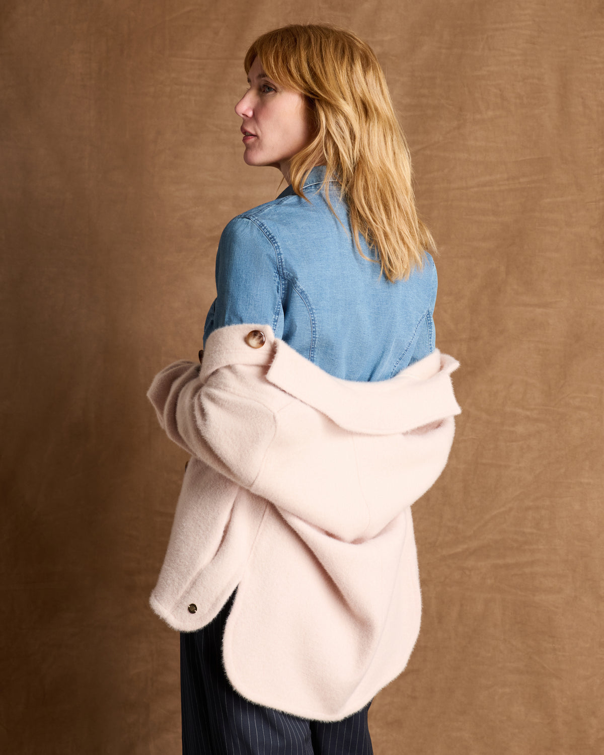 Veste beige courte boutonnée