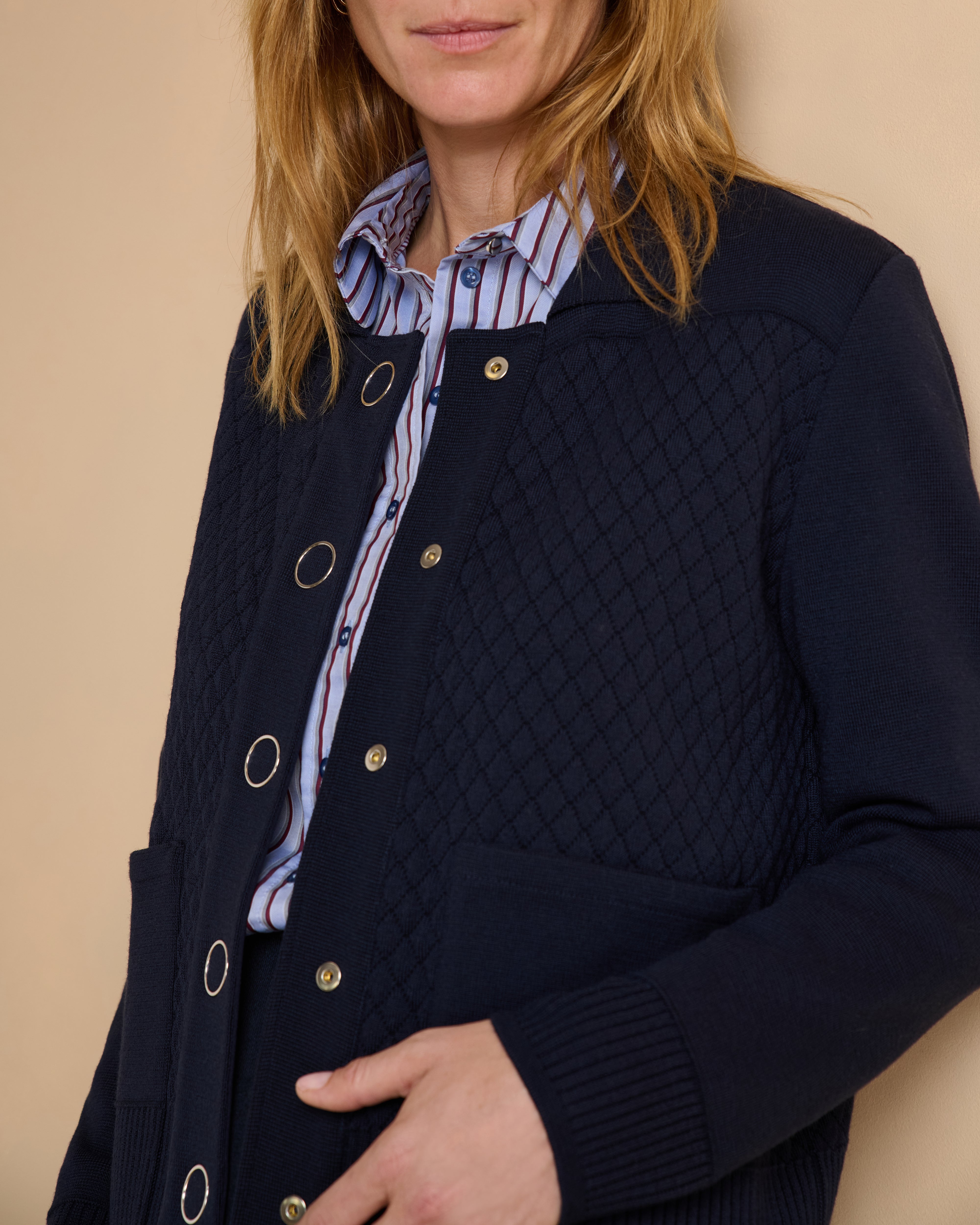 Veste bleu marine en laine boutonnée