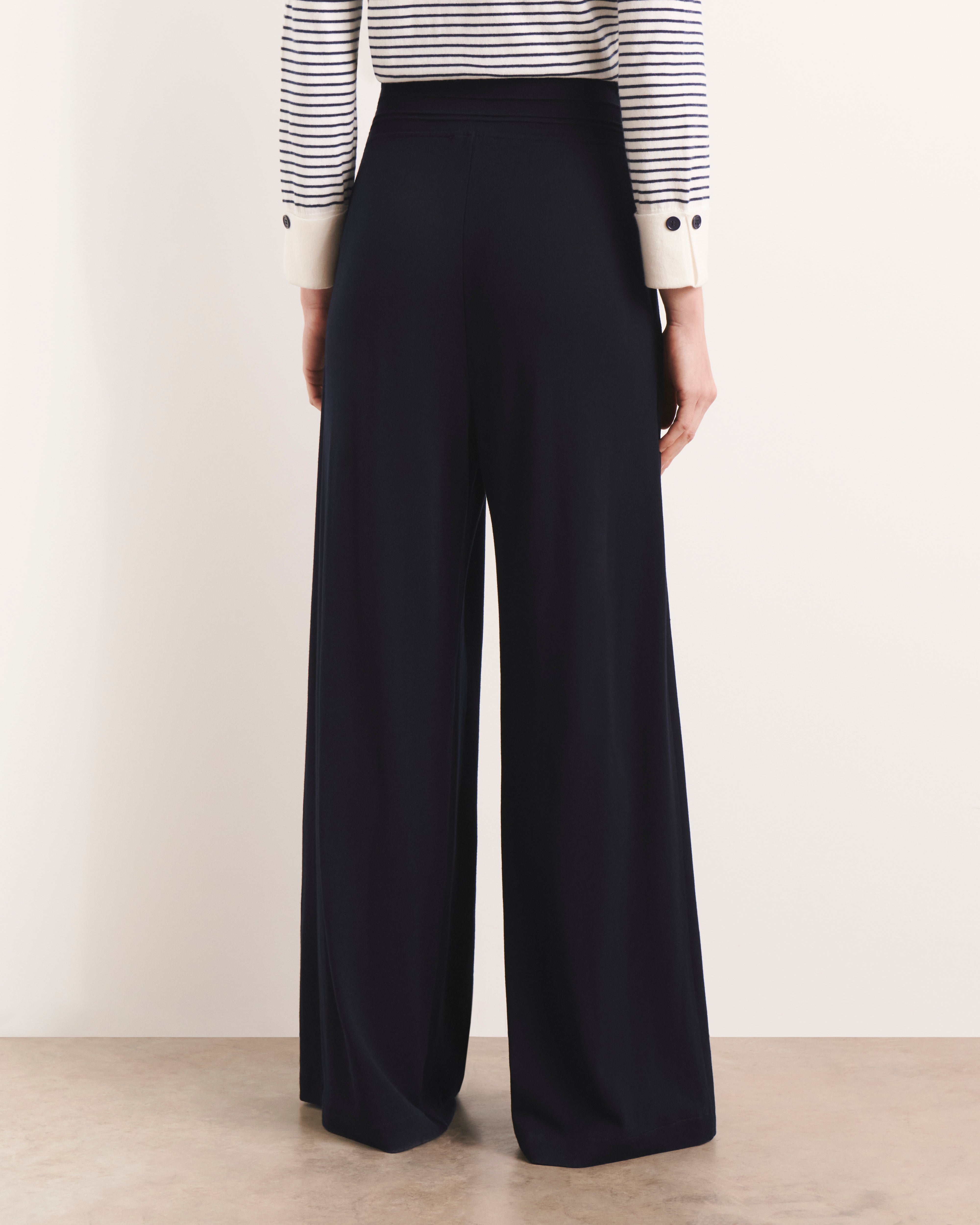 Pantalon large en maille jersey bleu marine