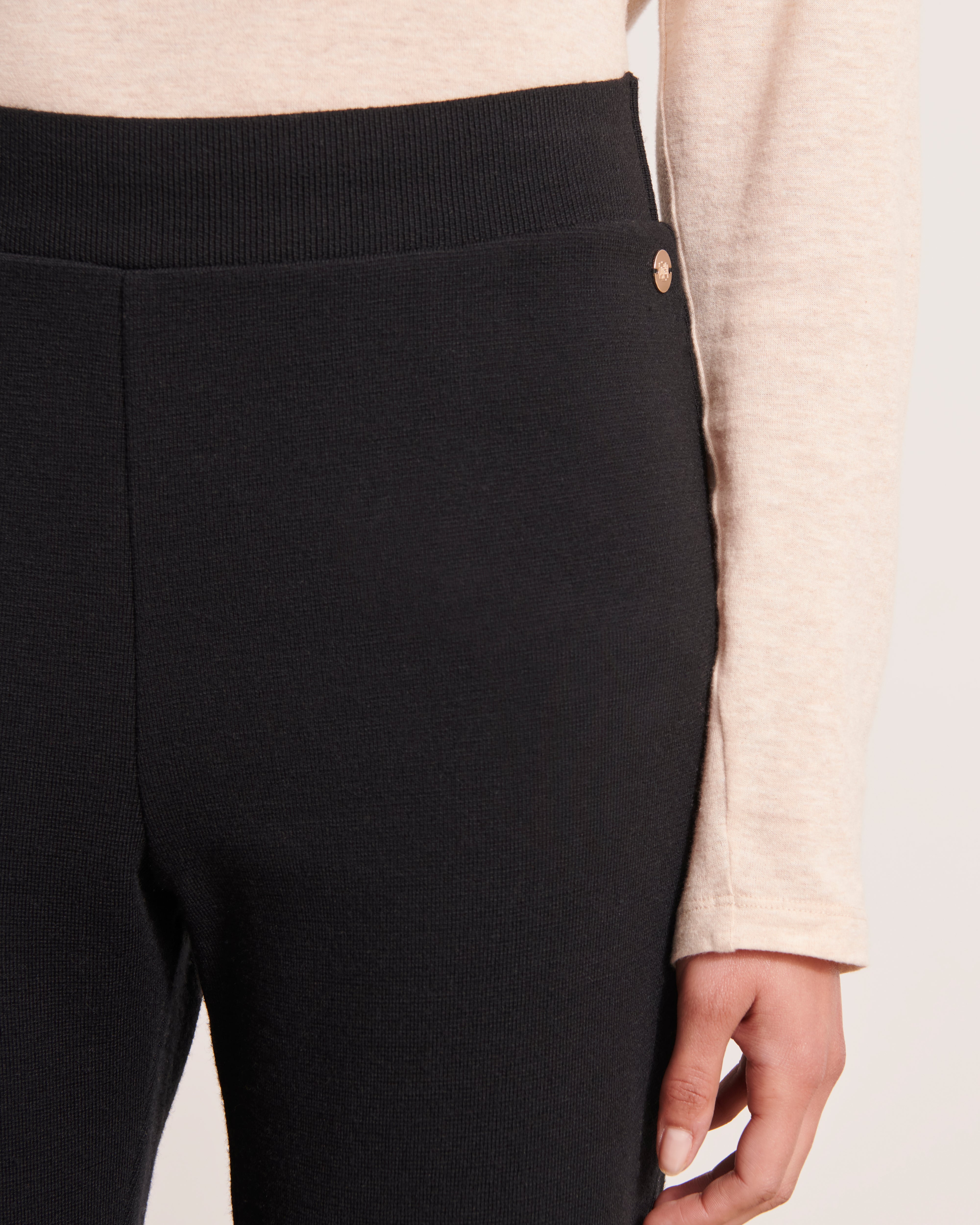 pantalon noir en maille 7/8e