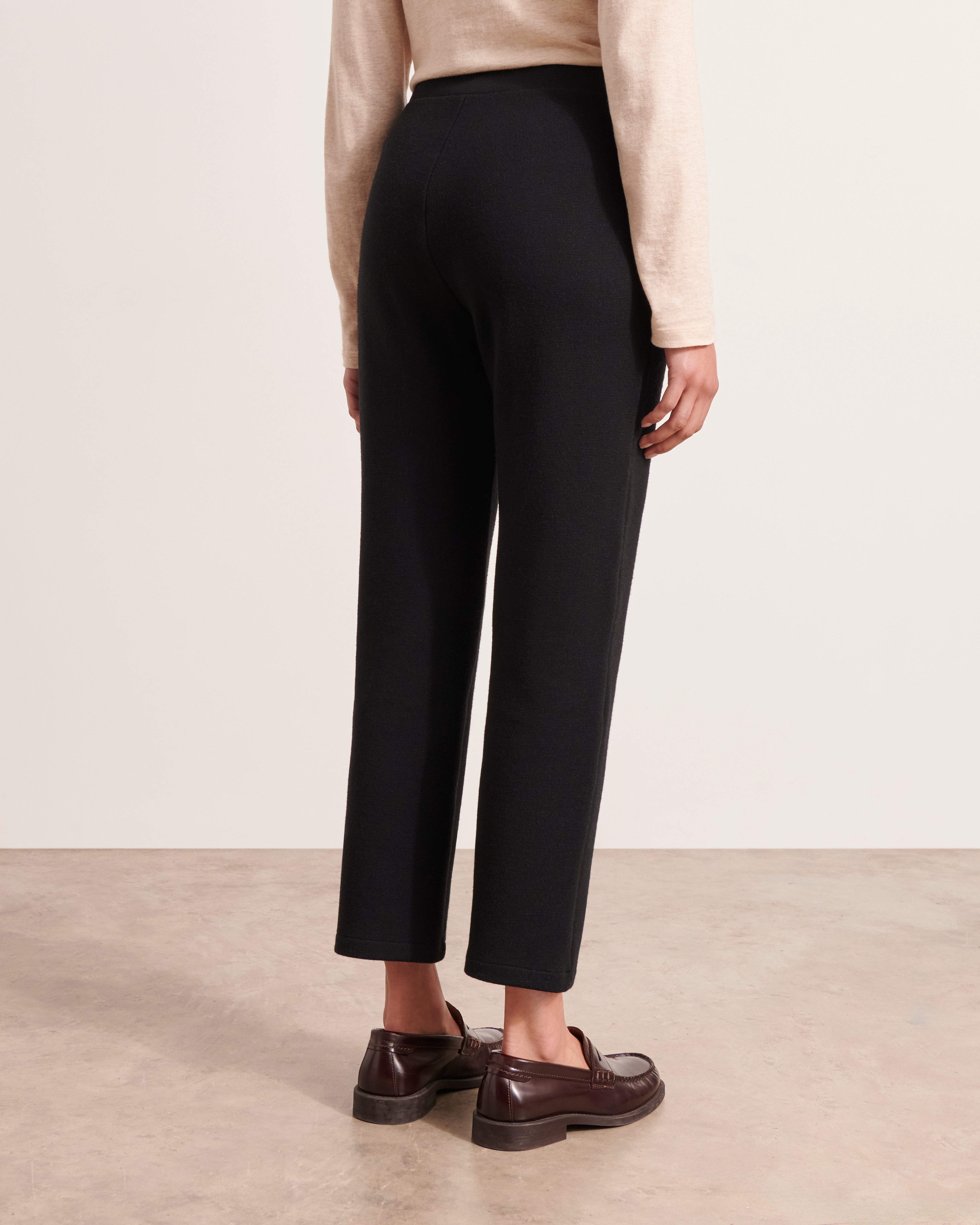 pantalon noir en maille 7/8e