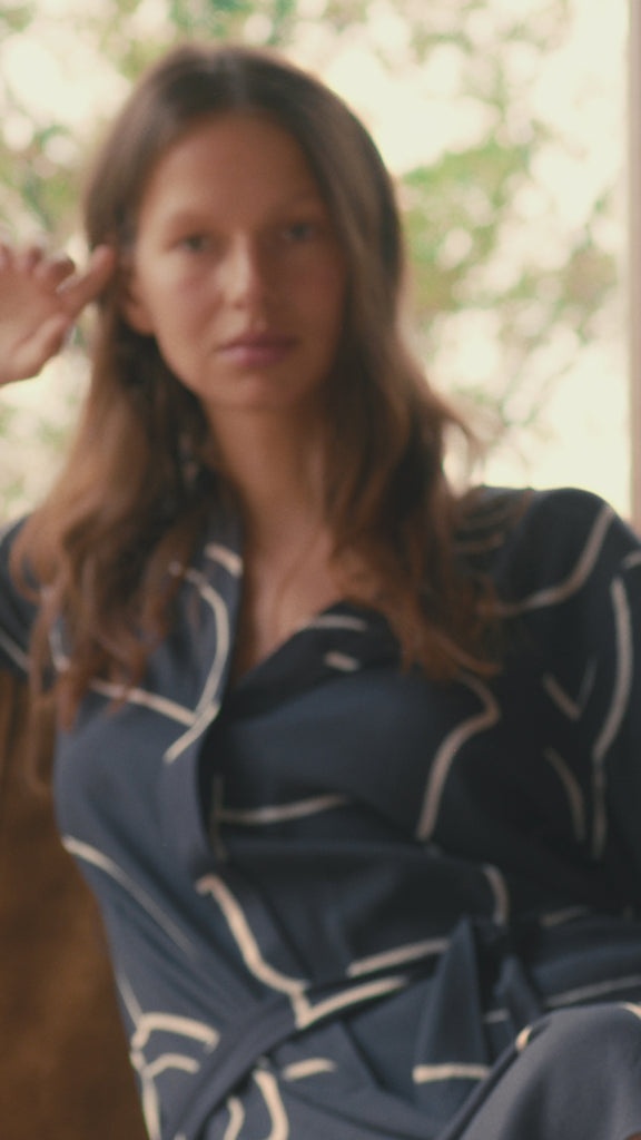 robe longue bleu marine imprimée