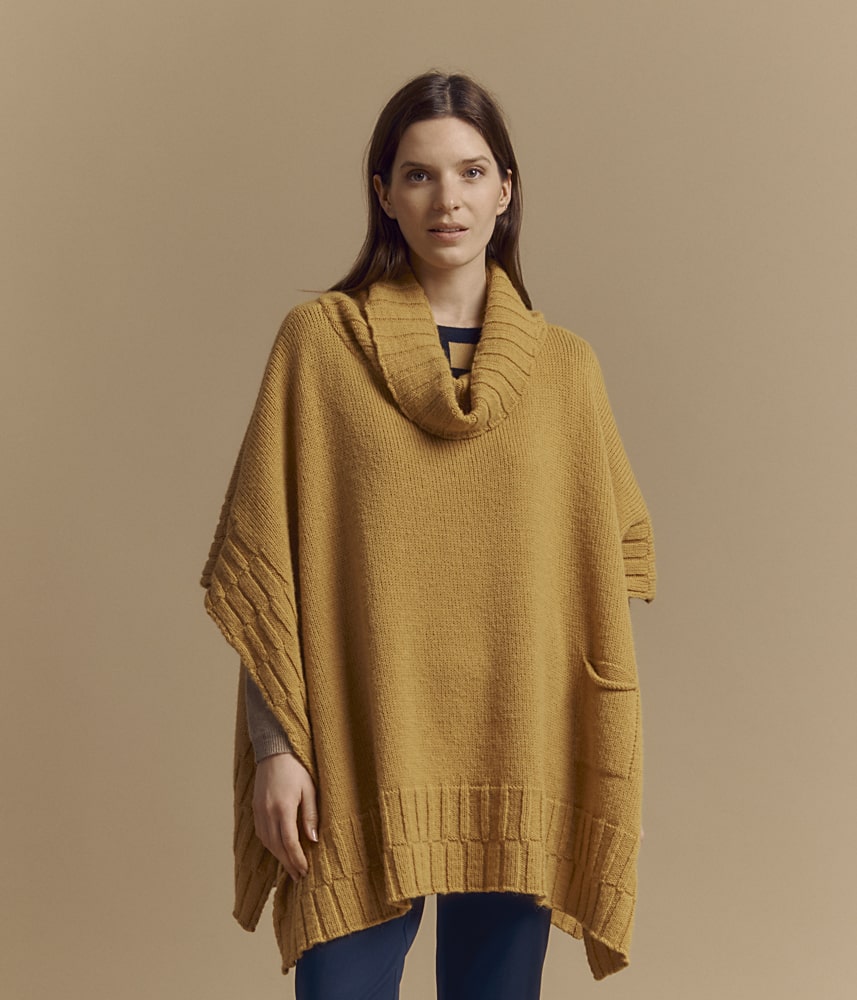 Capa de punto con cuello alto en lana y alpaca GENKA/84245/156